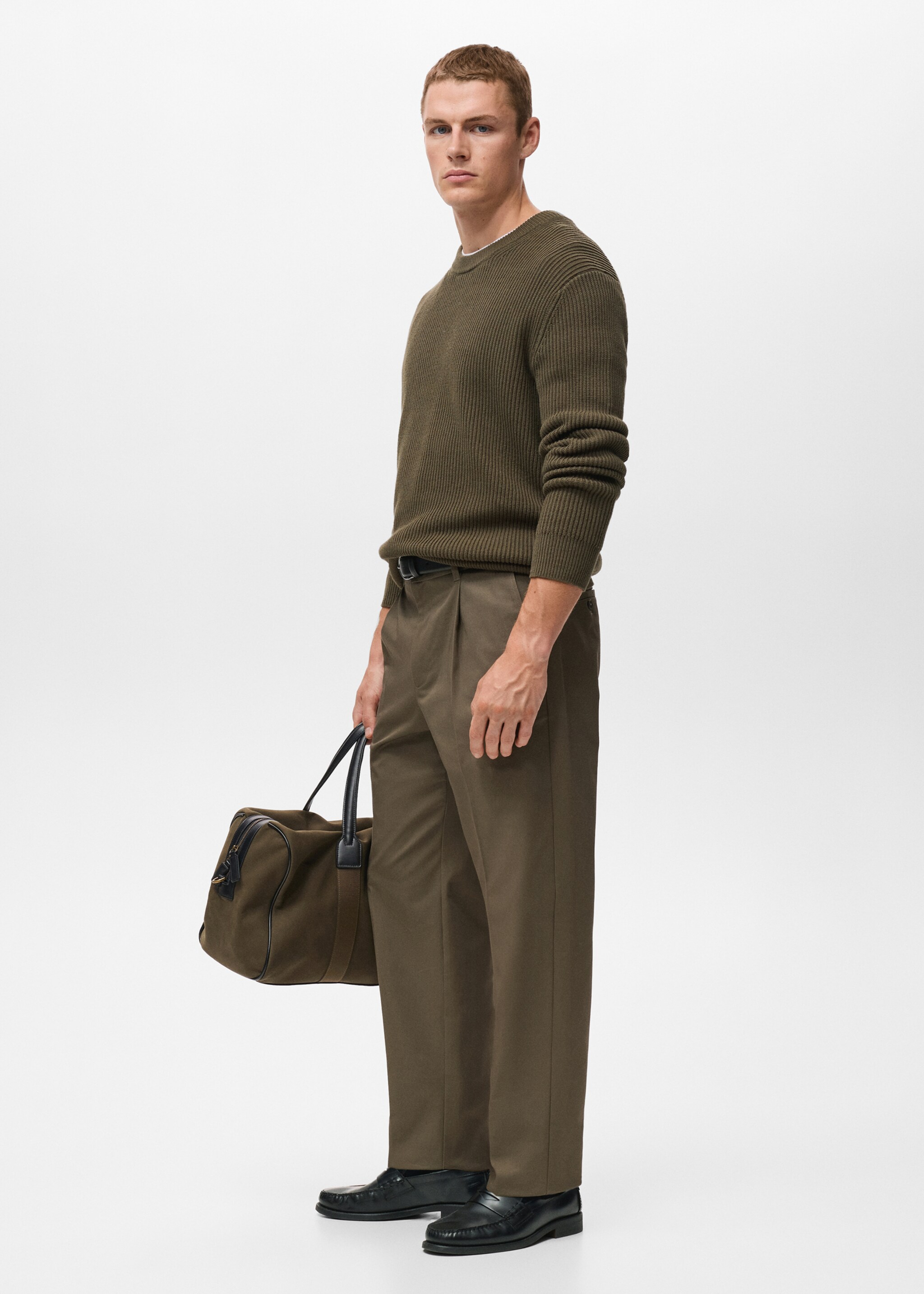 Pantalón regular fit algodón pinzas - Detalle del artículo 2, Marrón. Ref: 17025970-01.
