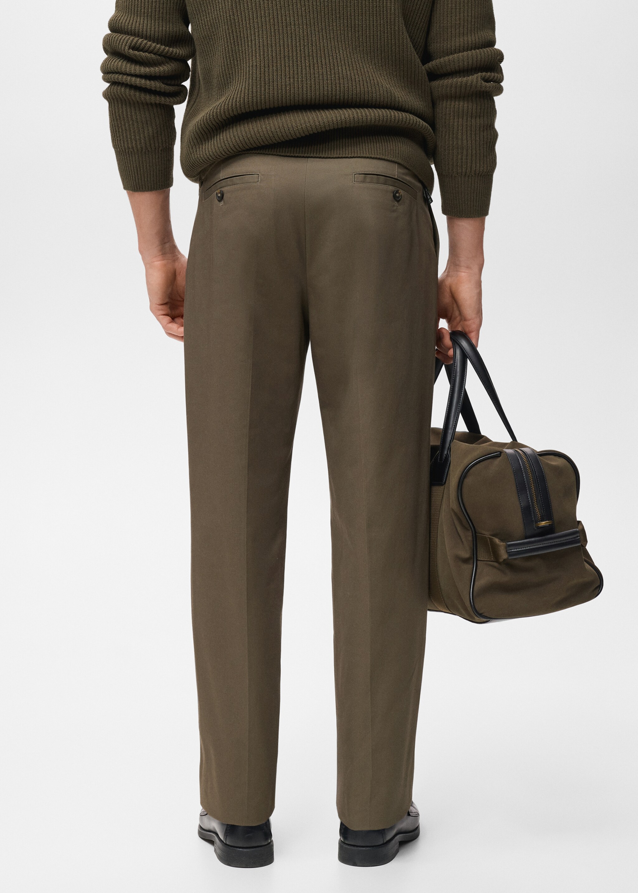Pantalón regular fit algodón pinzas - Reverso del artículo, Marrón. Ref: 17025970-01.