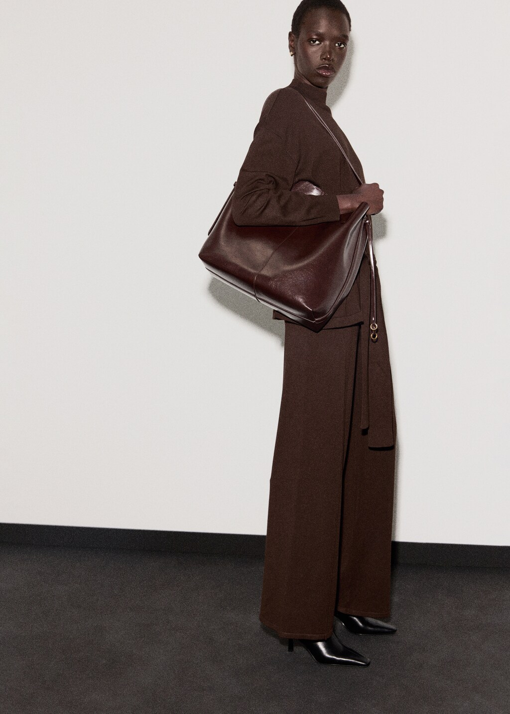 Knitted trousers with stitching detail