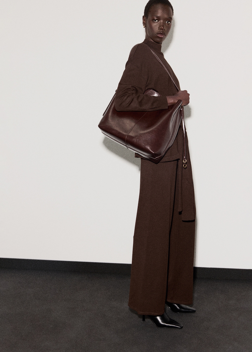 Knitted trousers with stitching detail