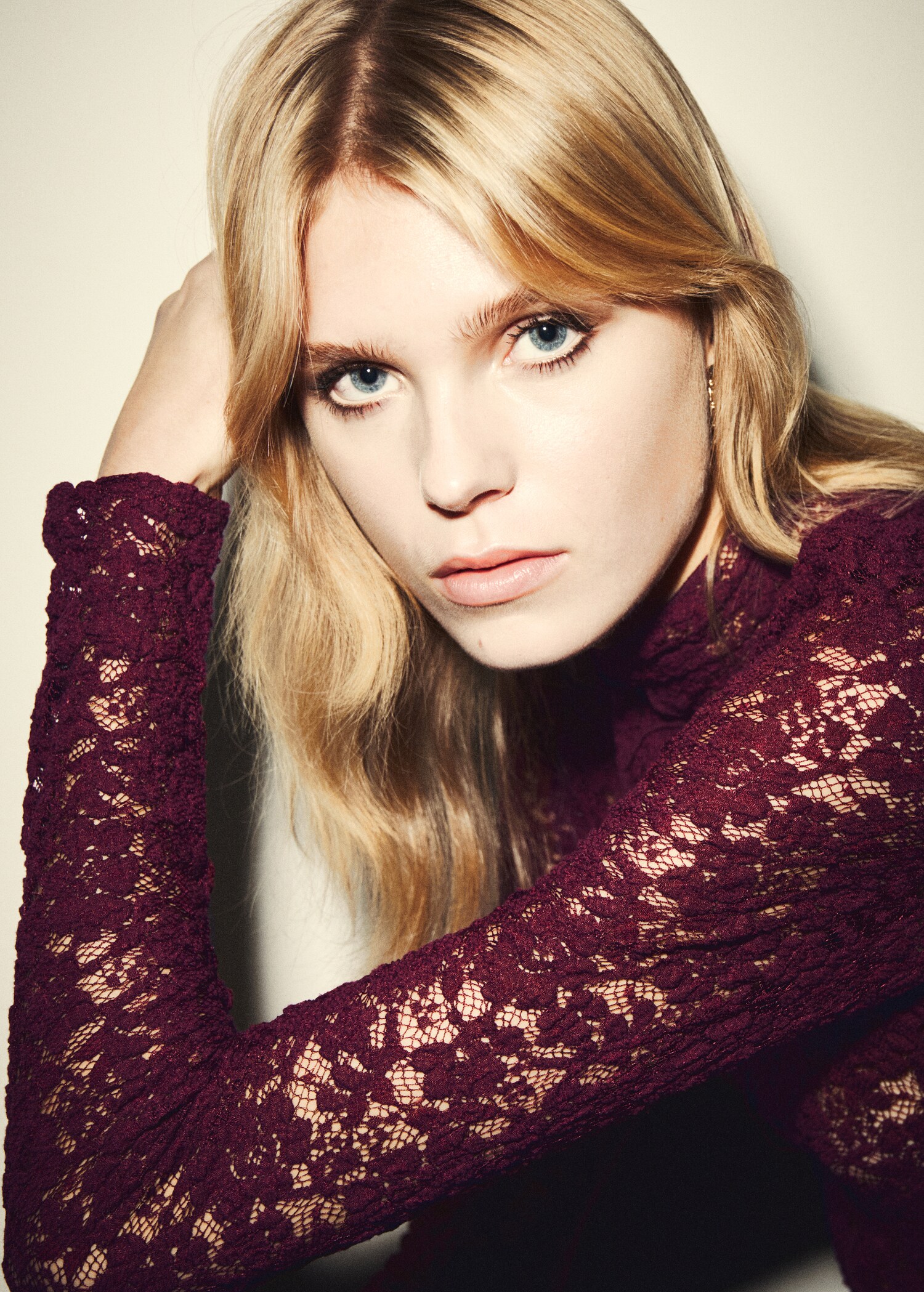 Spitzen-Top mit Perkins-Kragen - Detail des Artikels 1