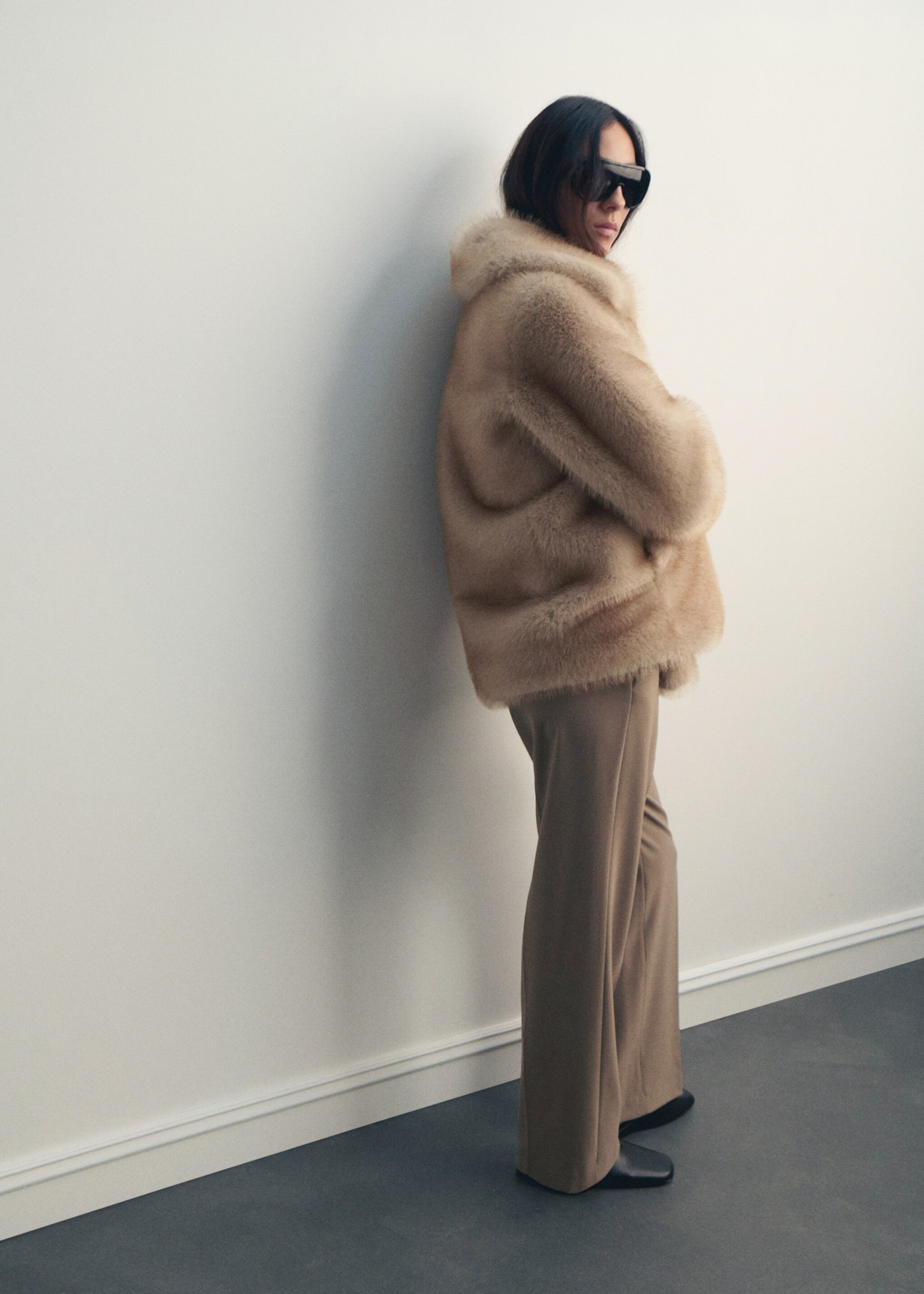 Fur-effect coat with buttons - Details of the article 4, Ecru. Ref: 17028270-01.