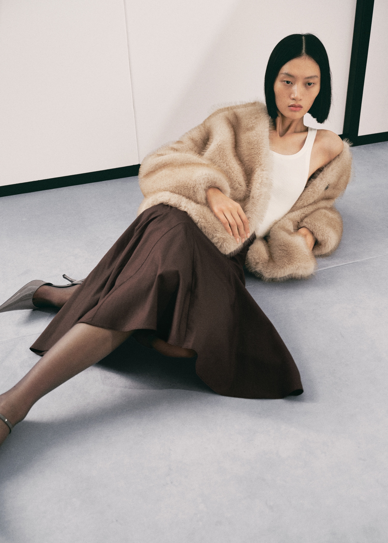 Fur-effect coat with buttons - Medium plane