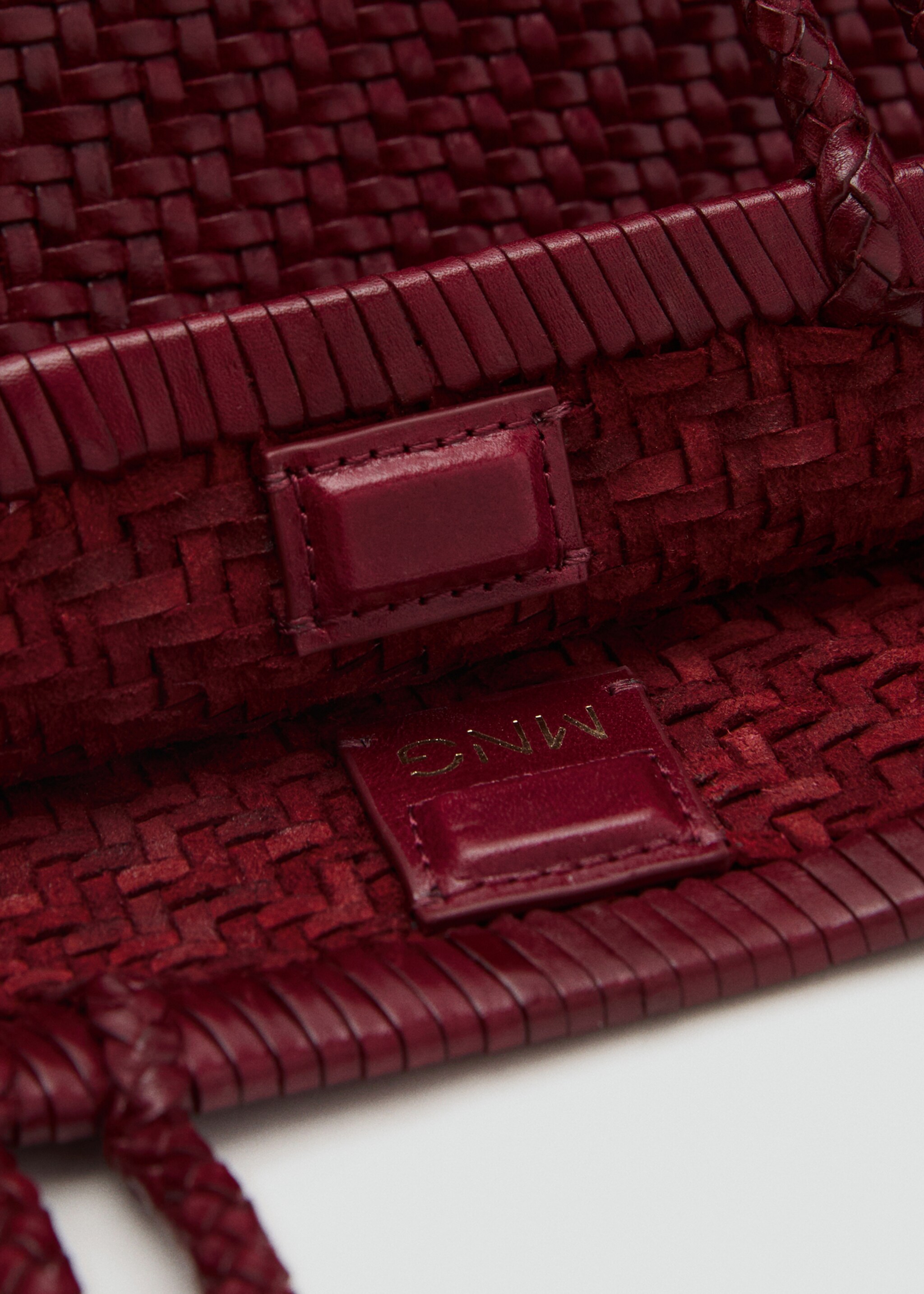 Braided leather shoulder bag - Details of the article 2