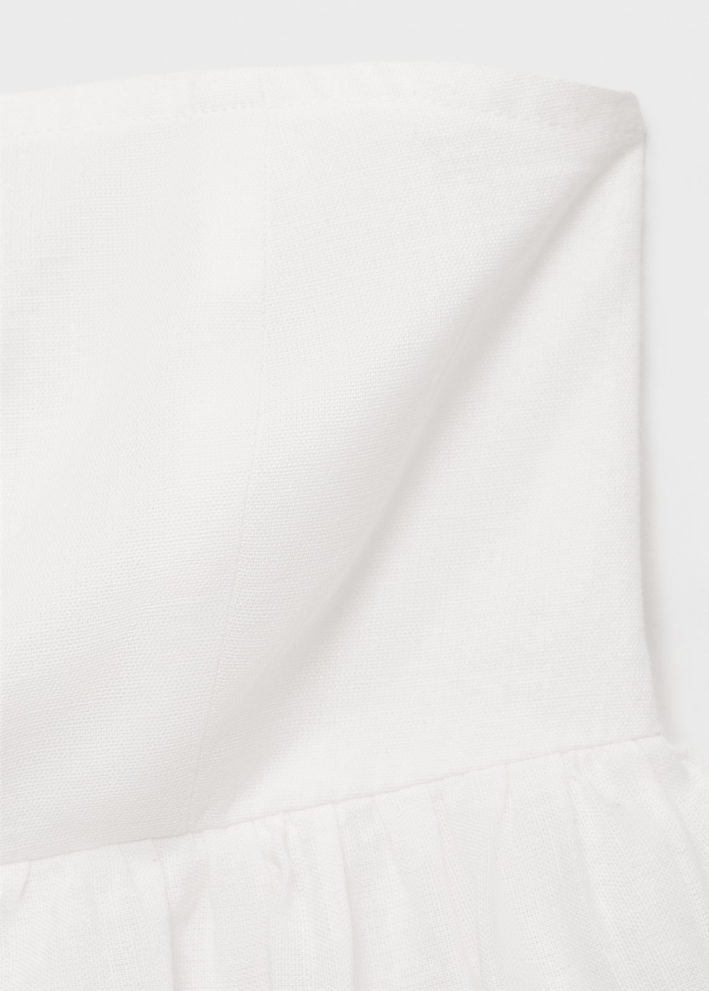 Puffed strapless top