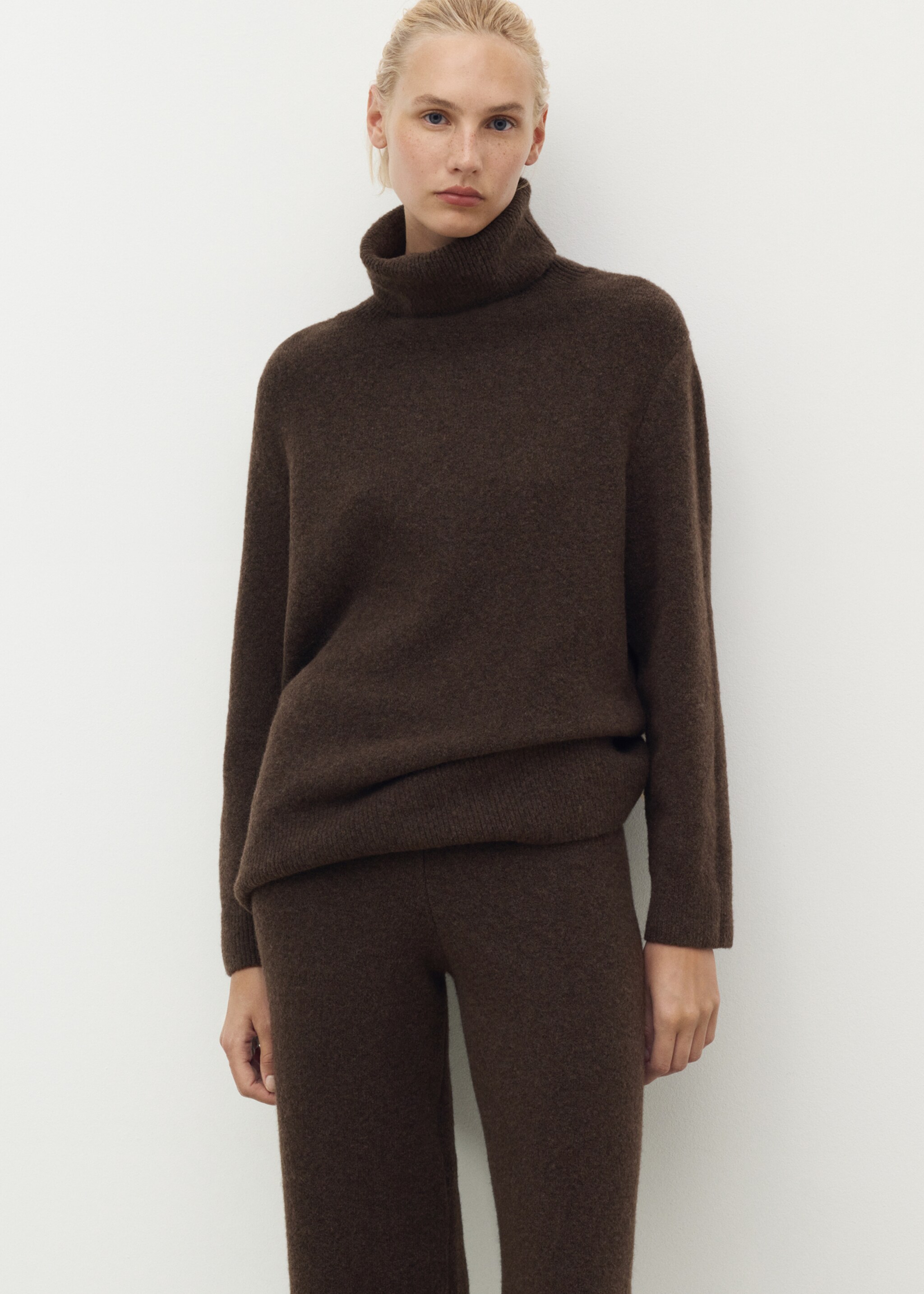 Turtleneck knit sweater - Medium plane, Chocolate. Ref: 17034101-01.