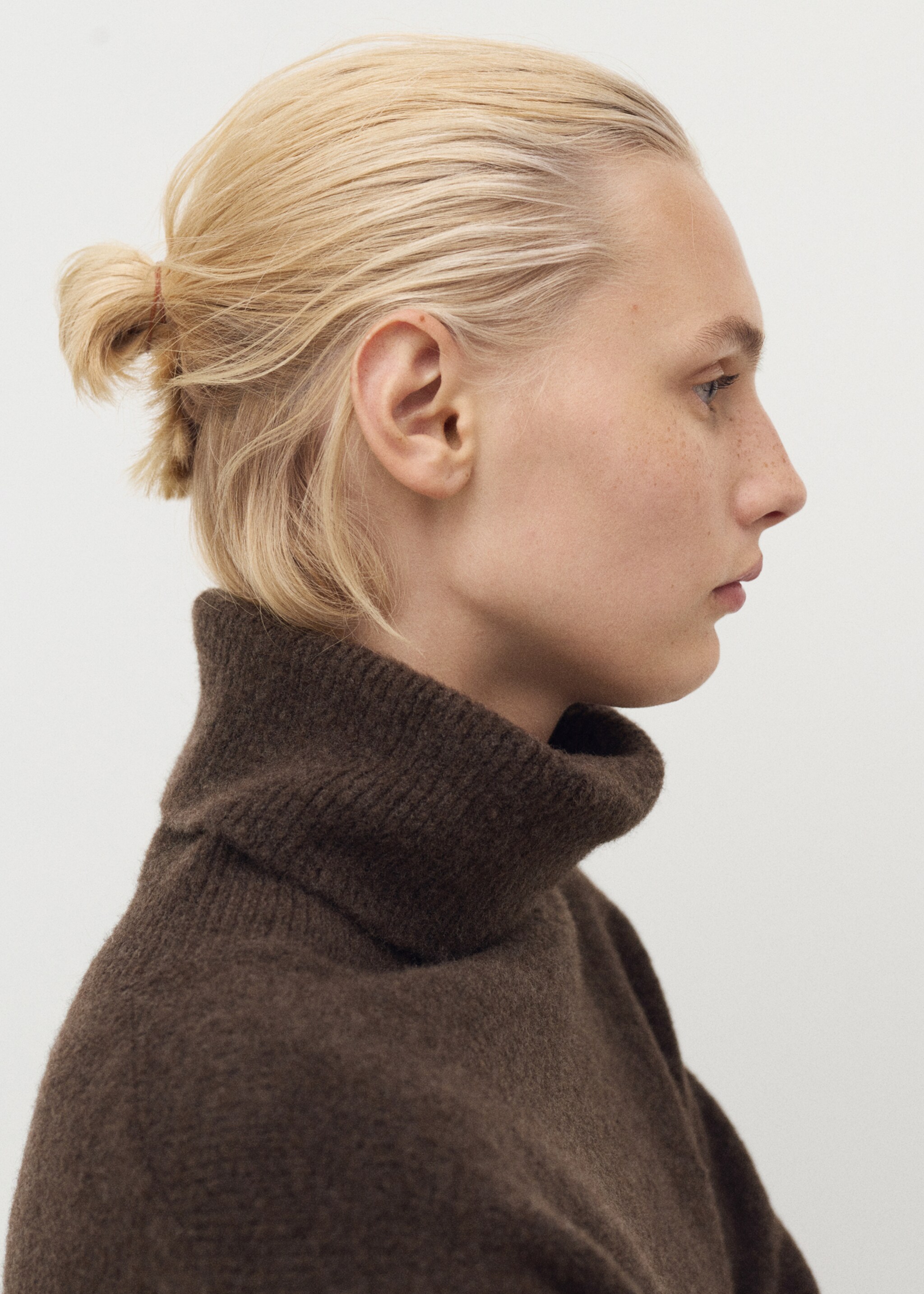 Turtleneck knit sweater - Details of the article 1, Chocolate. Ref: 17034101-01.