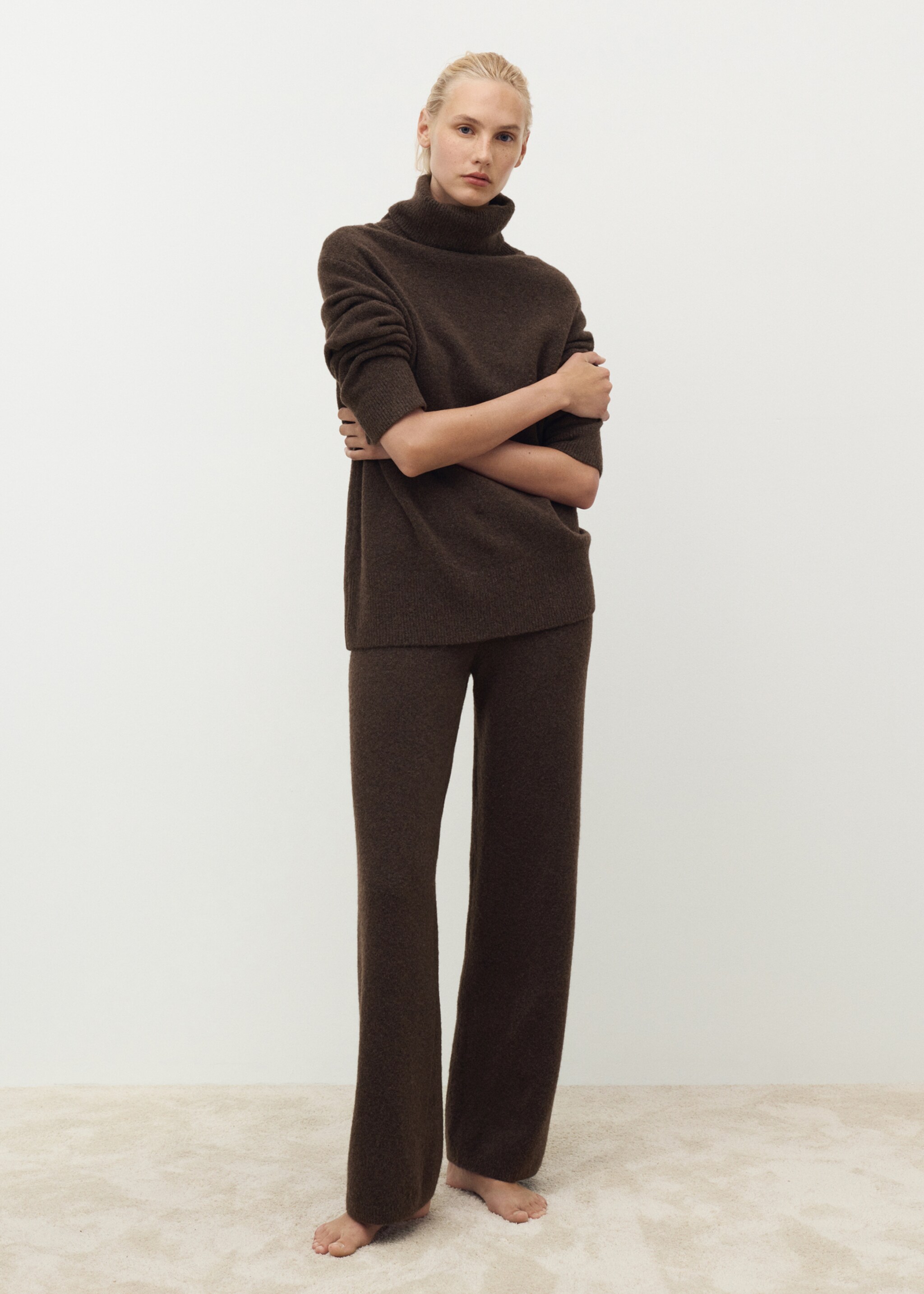 Turtleneck knit sweater - General plane, Chocolate. Ref: 17034101-01.