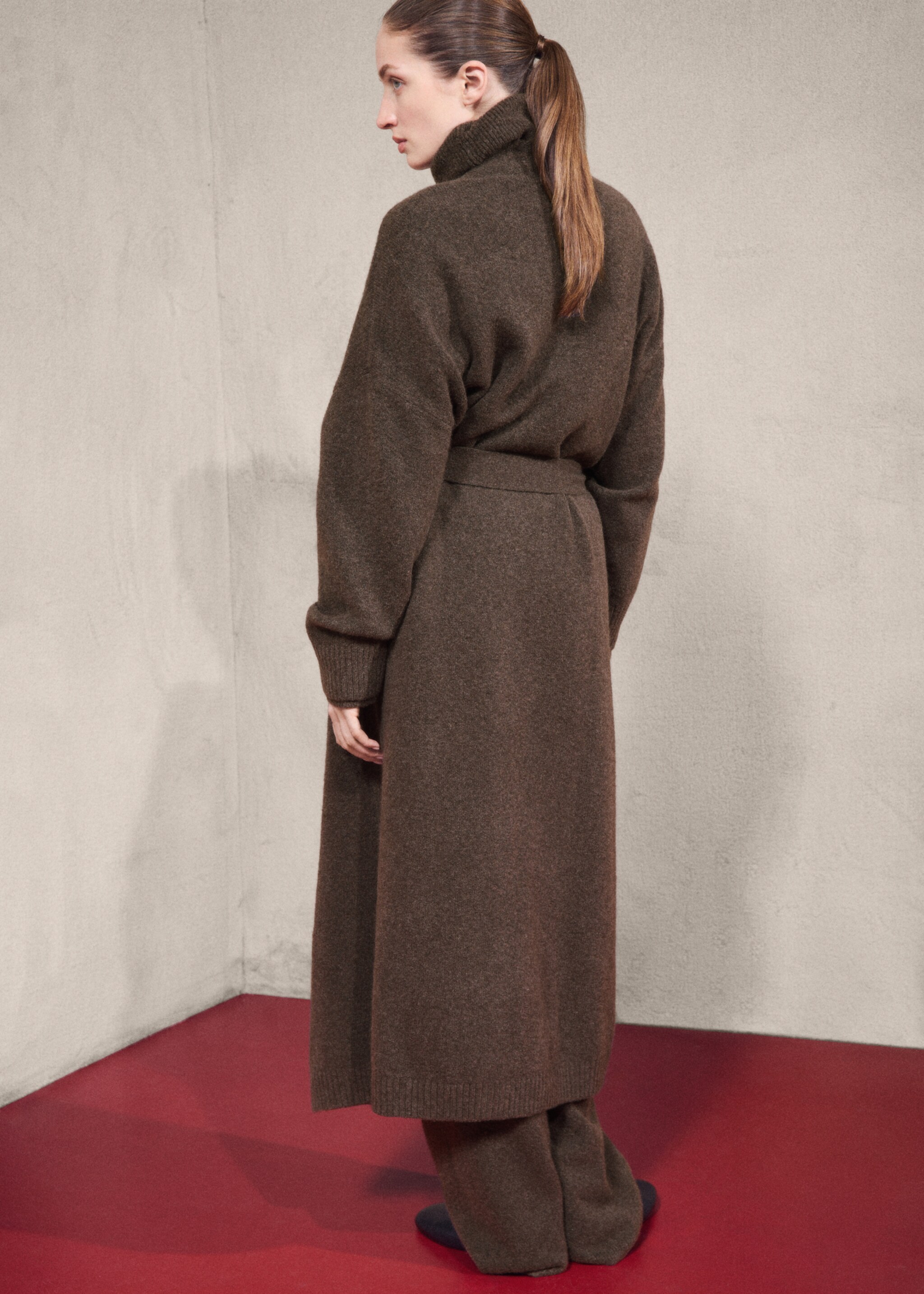 Cardigan long maille - Verso de l’article, Chocolat. Ref: 17034102-05.