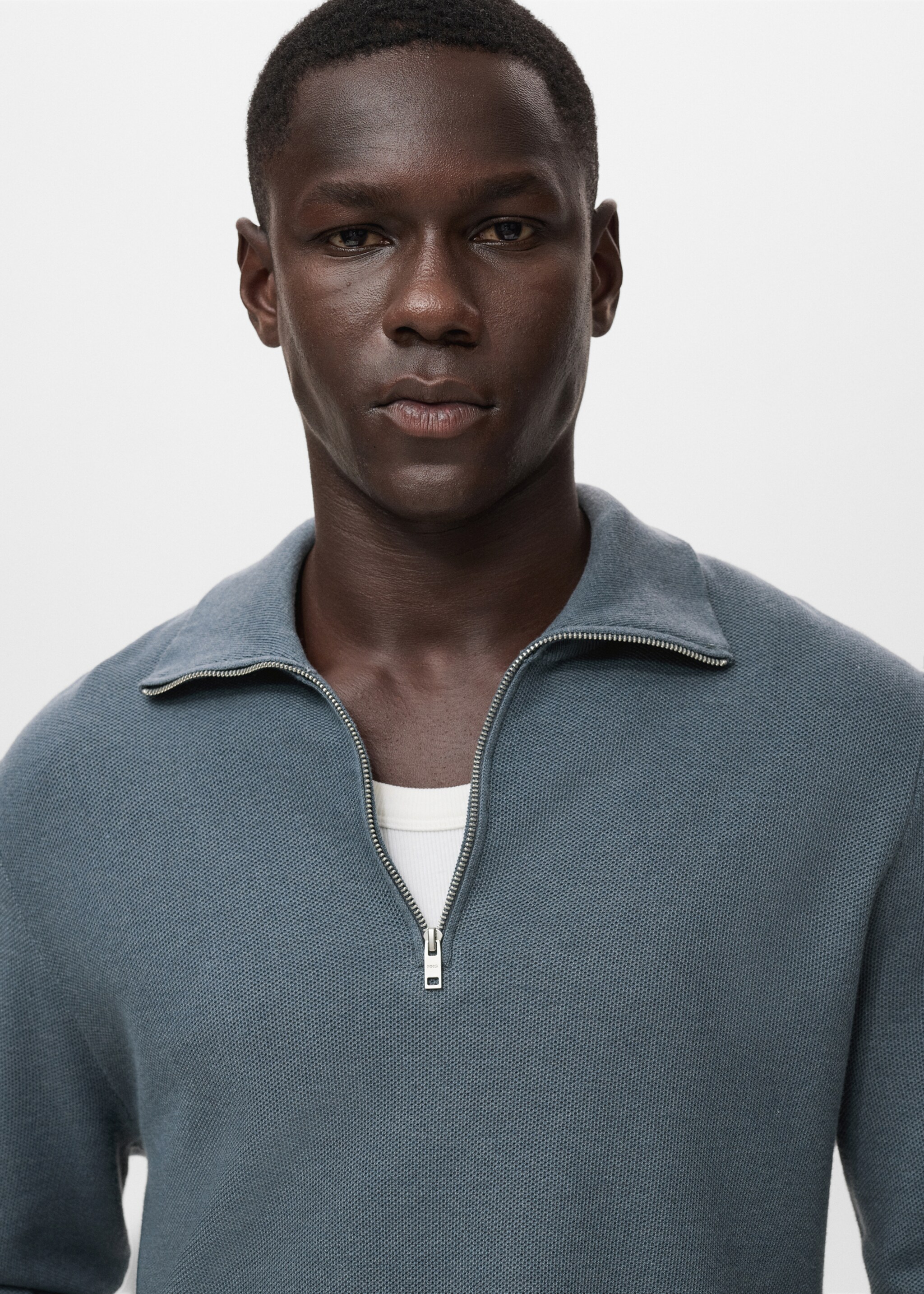 Microstructure sweater with zipper collar - Details of the article 1, Petrol Blue. Ref: 17035146-01.