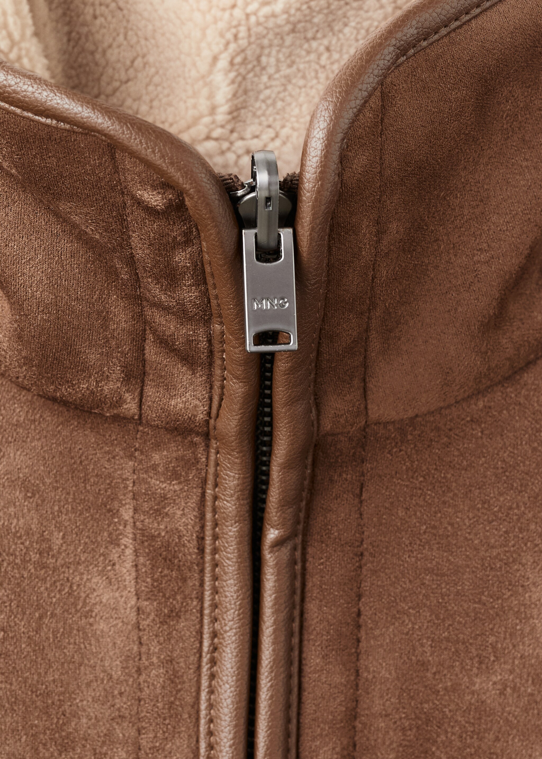 Vändbar jacka i fårskinnsimitation - Detaljer om artikeln 8, Konjak. Ref: 17037888-01.