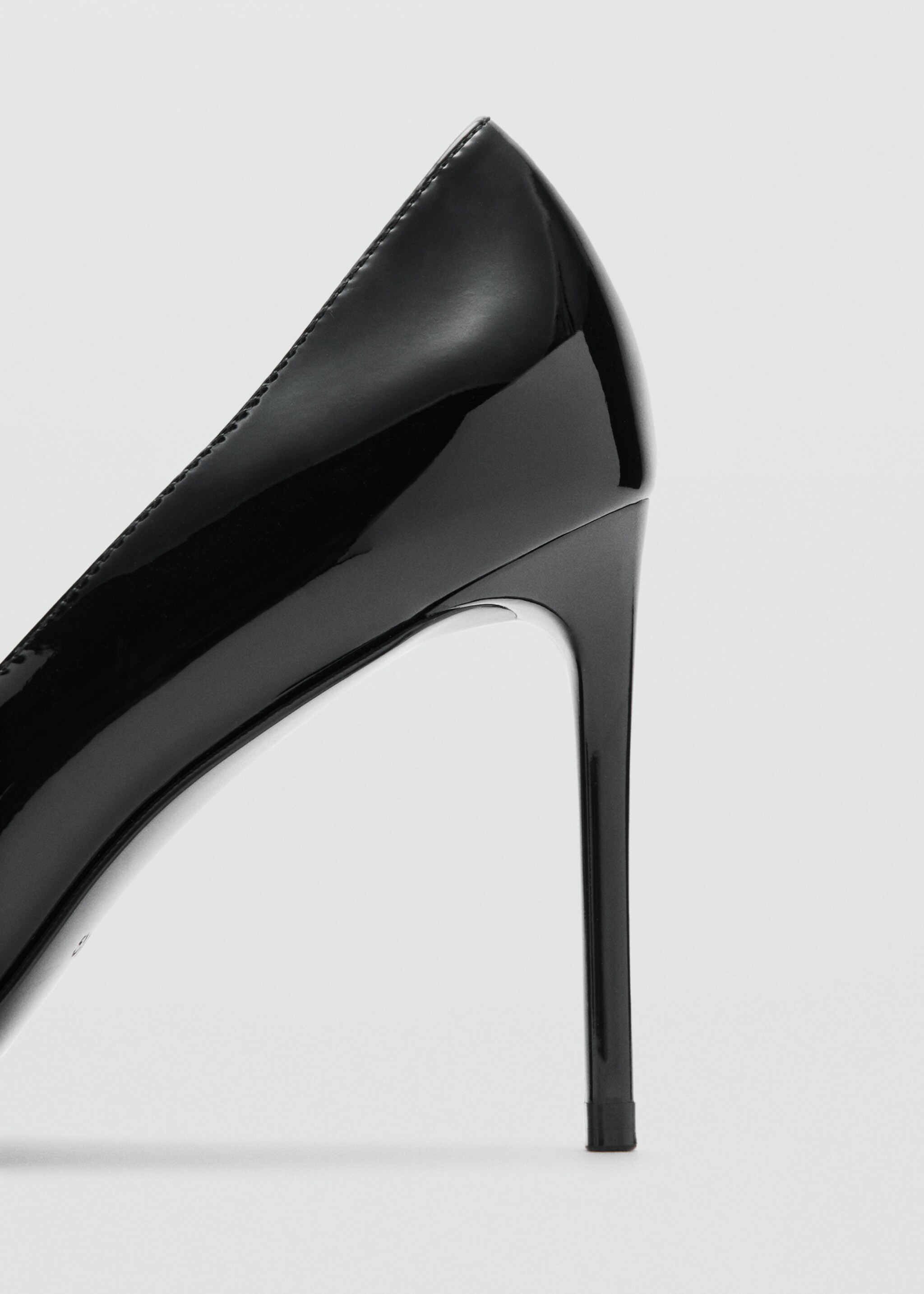 Patent leather heel shoes - Details of the article 1, Black. Ref: 17039099-01.