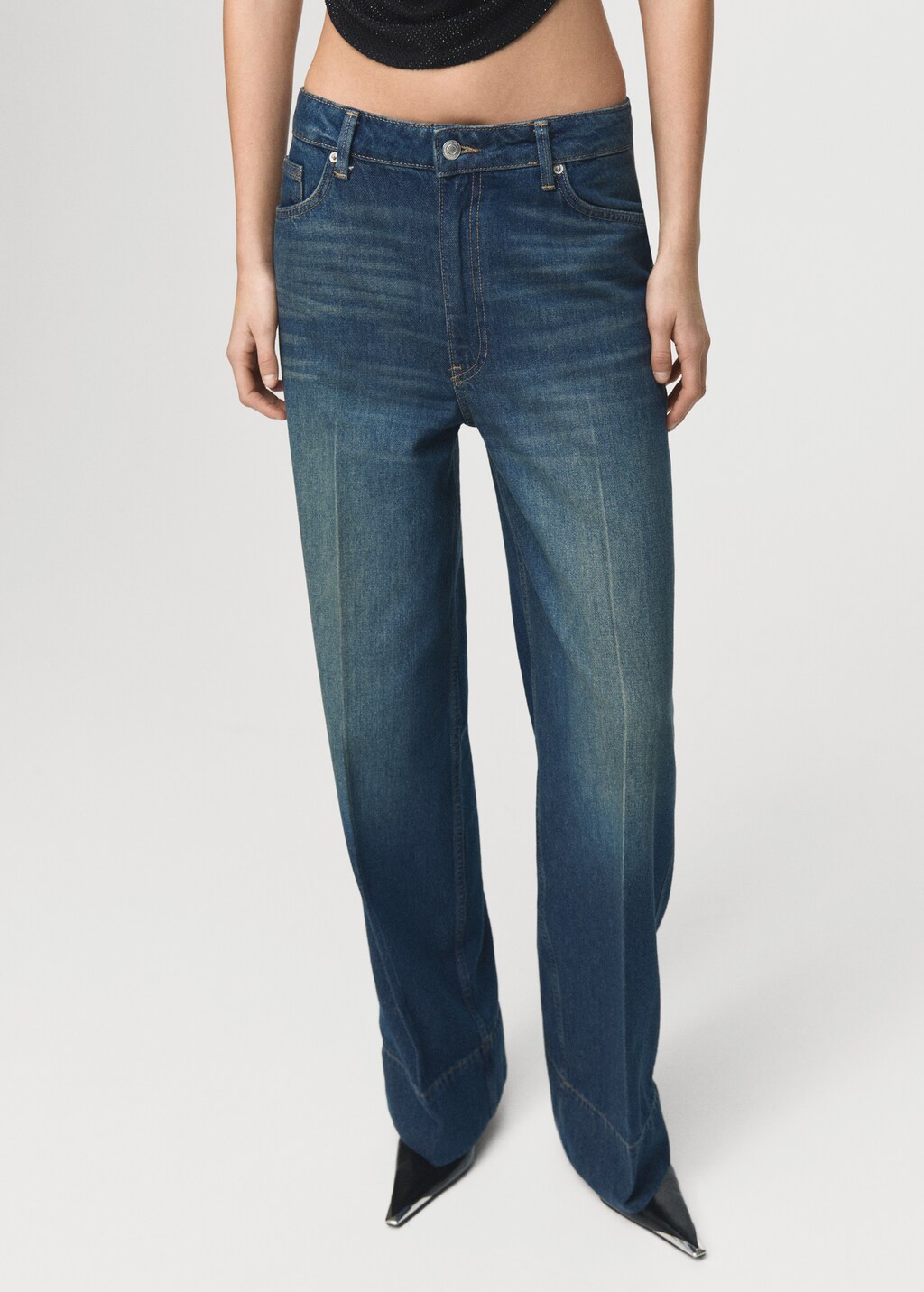 Straight-leg jeans with seam stitching