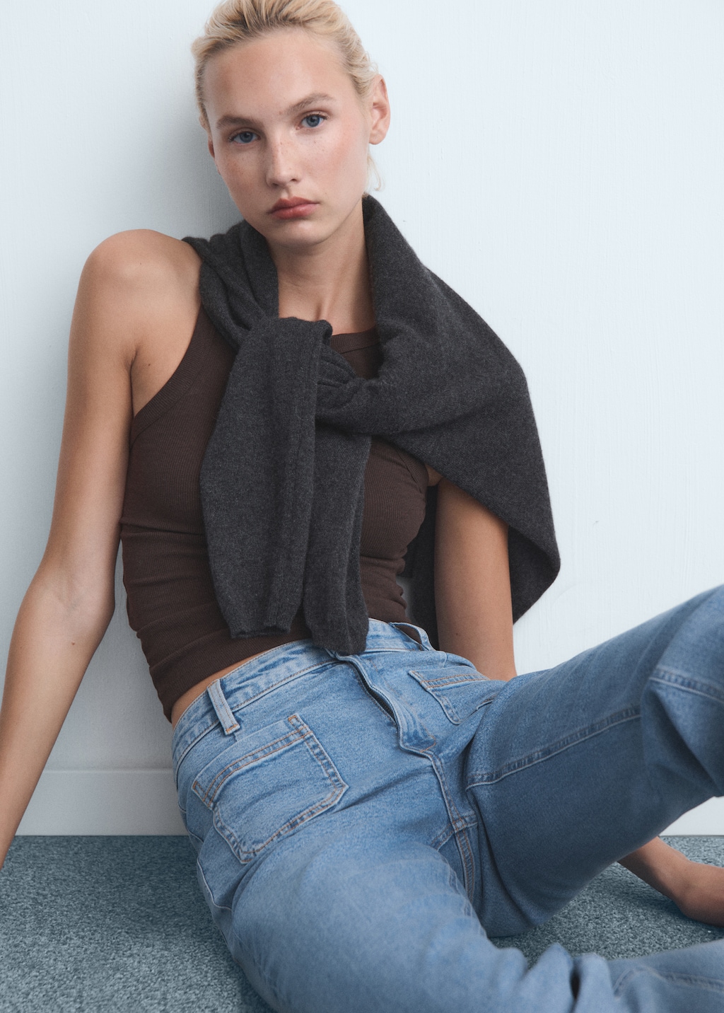 Flared cropped jeans with pockets