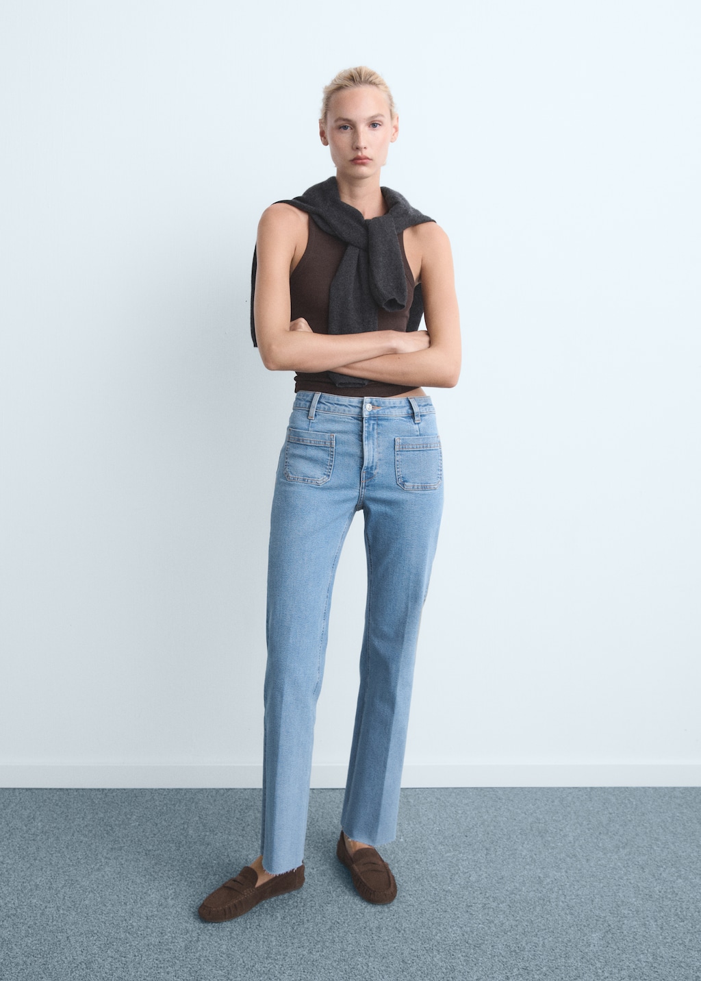 Flared cropped jeans with pockets