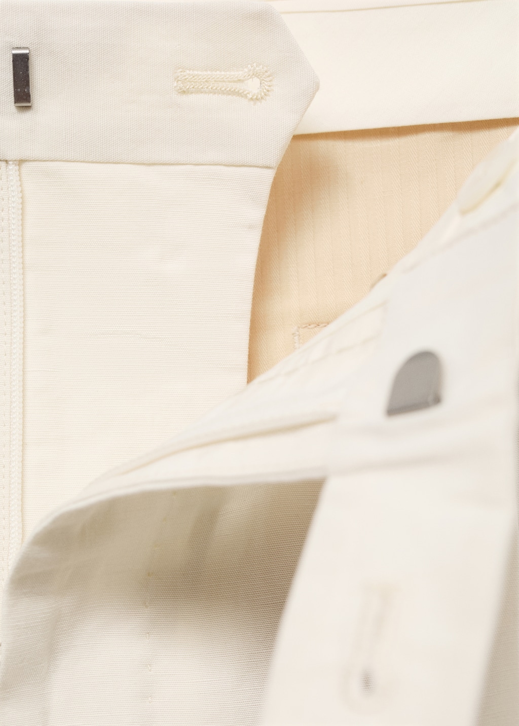 Slim-fit pleated linen pants