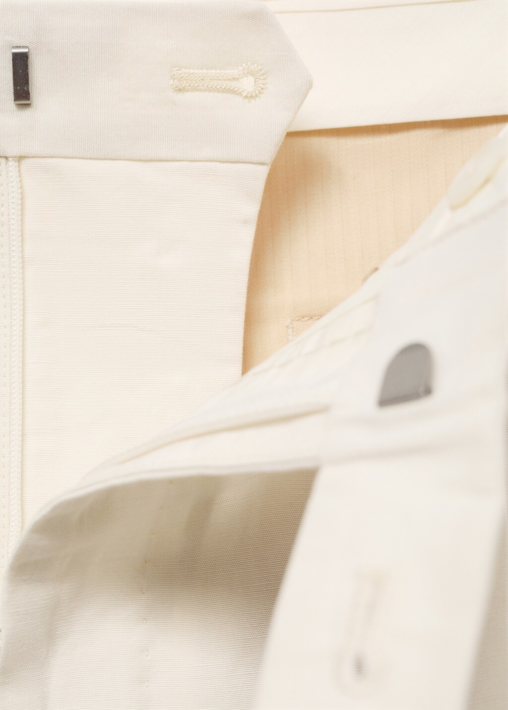 Slim-fit pleated linen pants