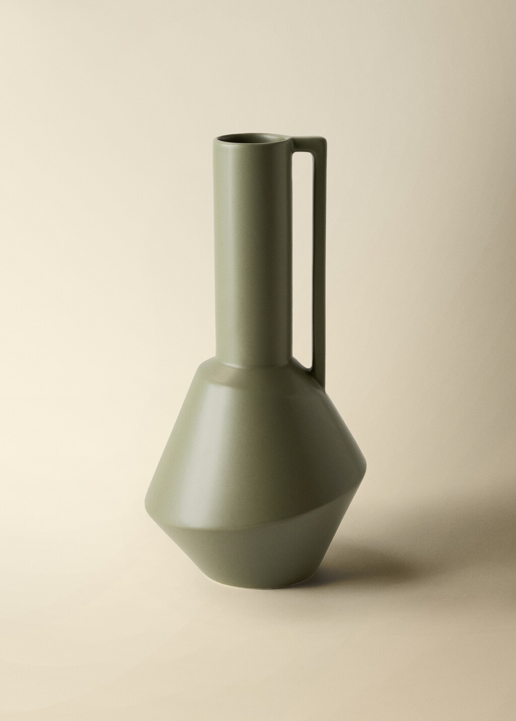 Earthenware vase with handle