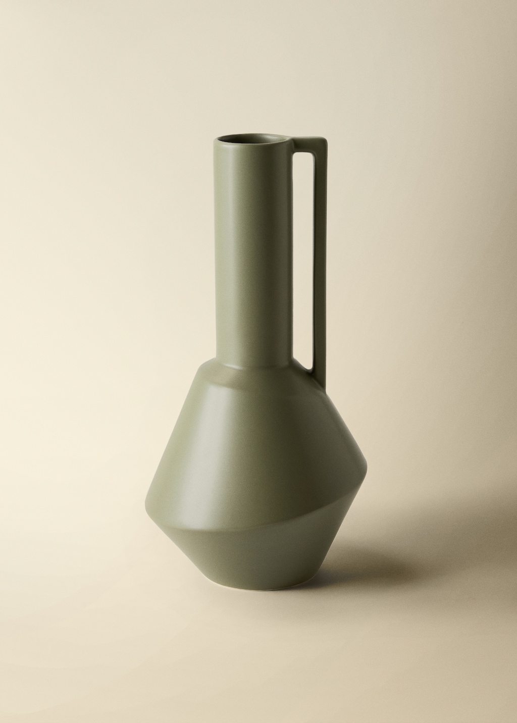 Earthenware vase with handle