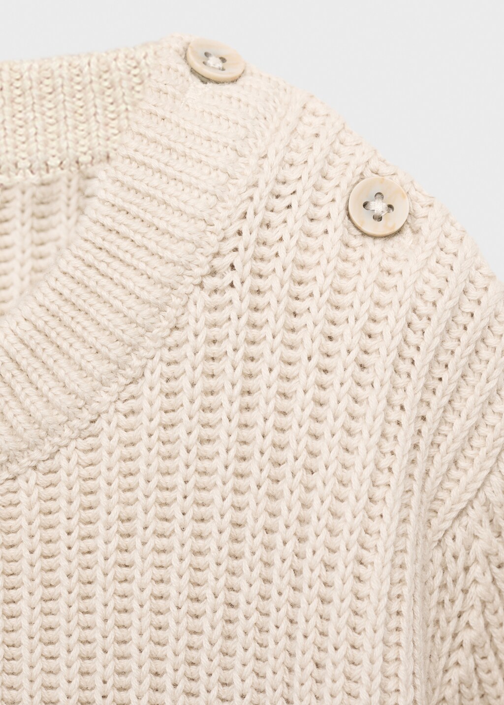 Buttons detail knit sweater