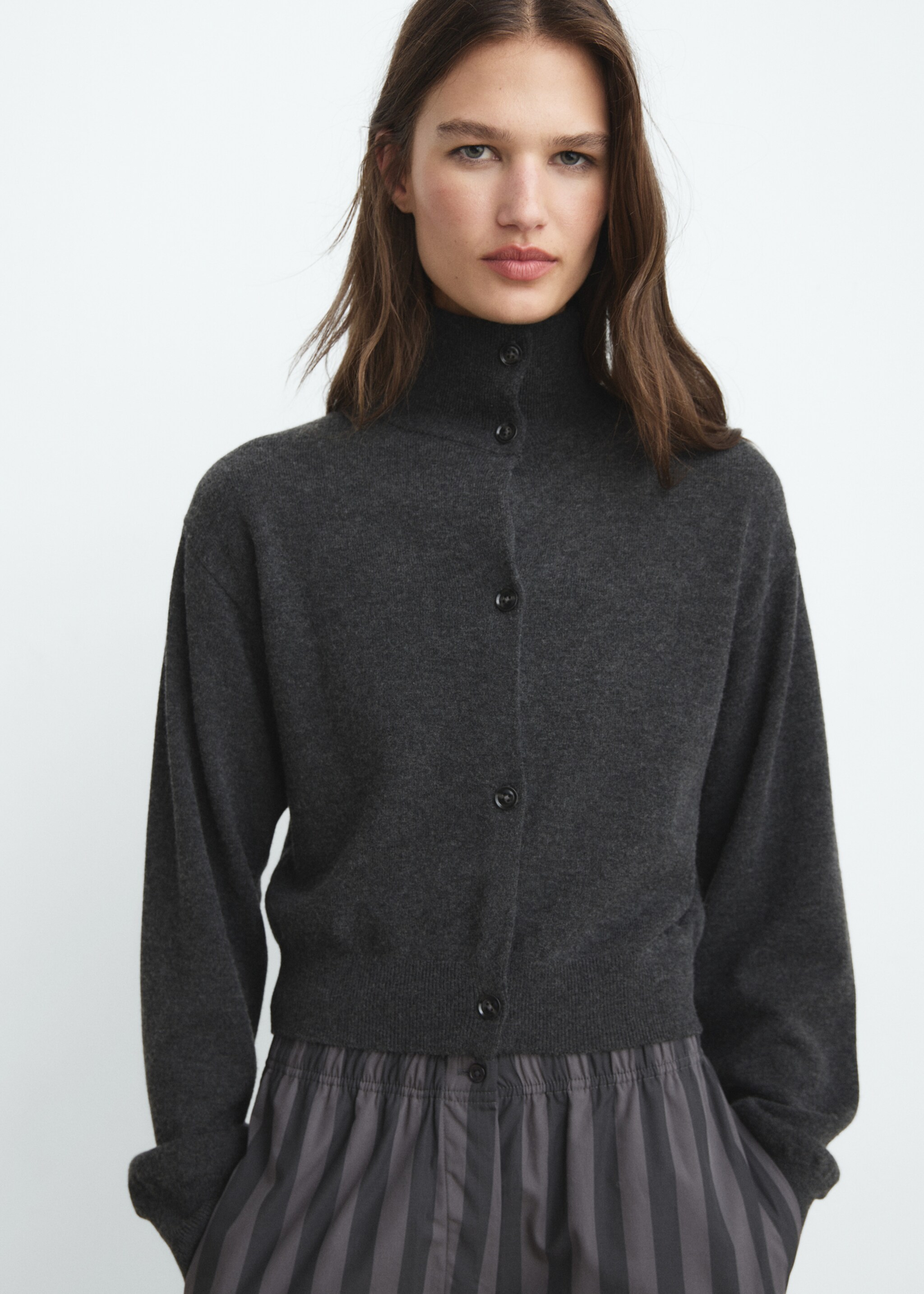 Cropped wool cardigan with buttons - General plane, Charcoal. Ref: 17044108-01.