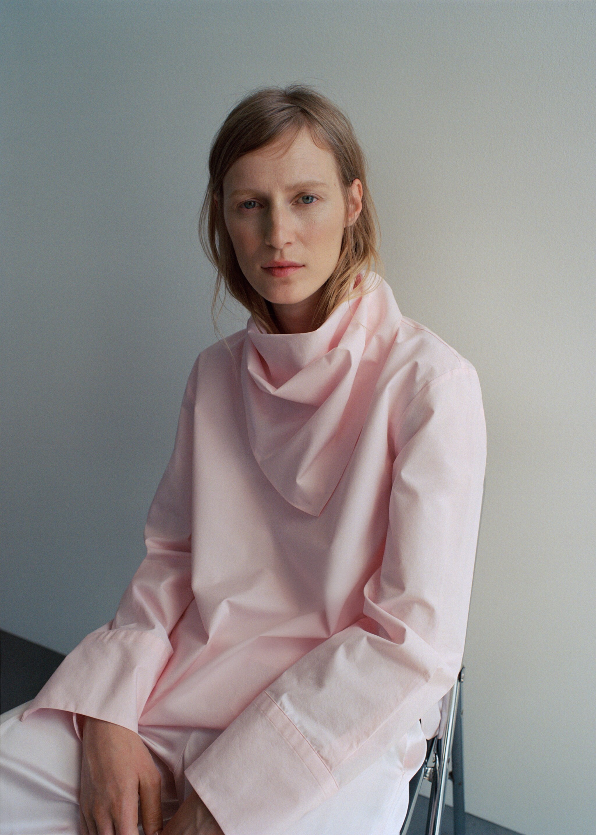 Blouse en popeline avec foulard - Détail de l'article 9, Rose pastel. Ref: 17046360-01.