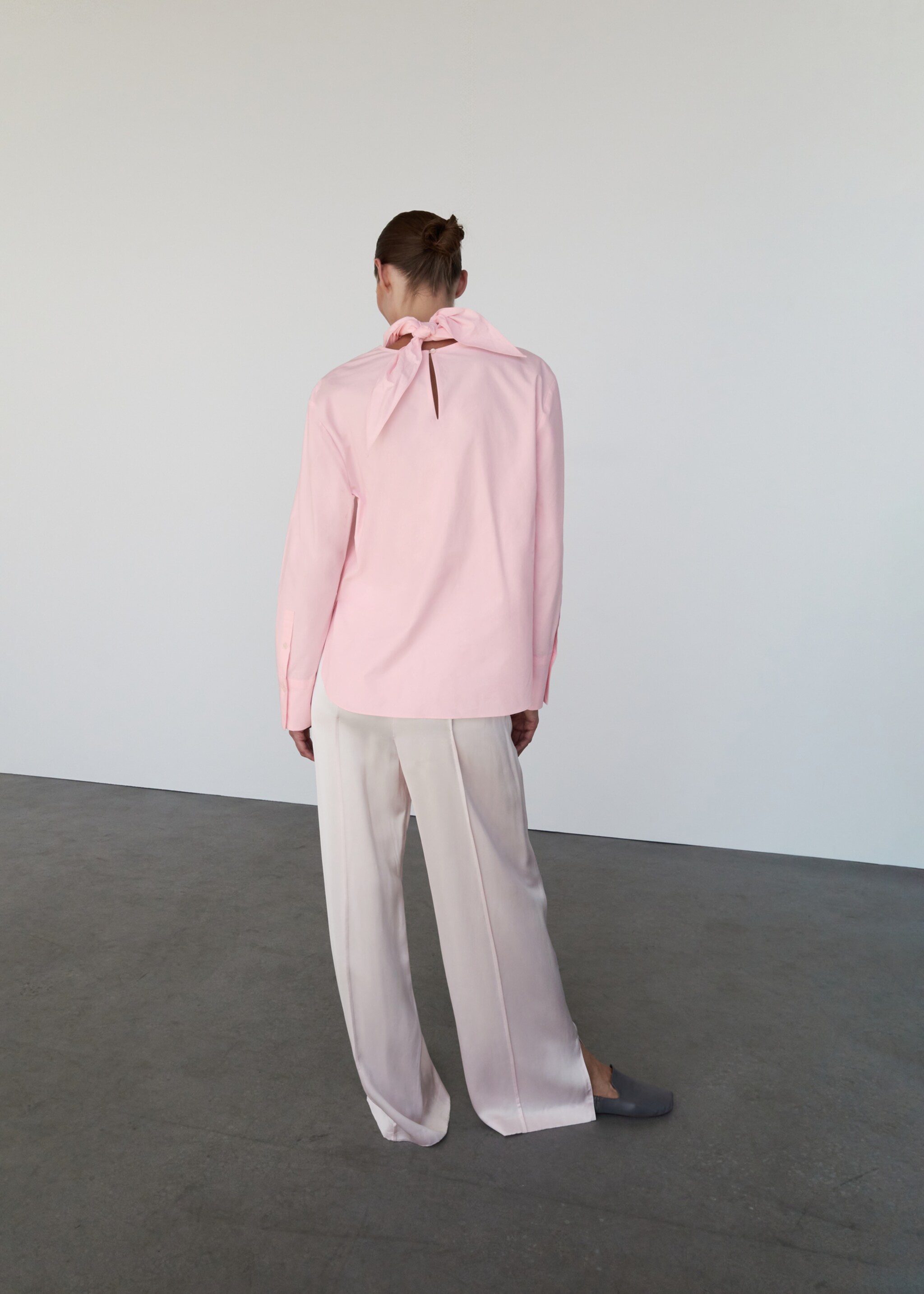 Blouse en popeline avec foulard - Verso de l’article, Rose pastel. Ref: 17046360-01.
