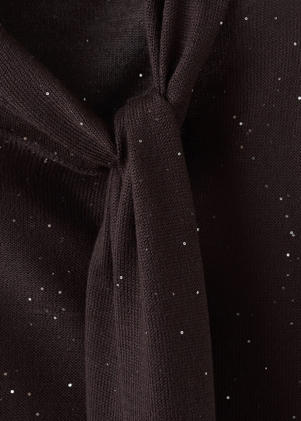 Shiny top with foulard