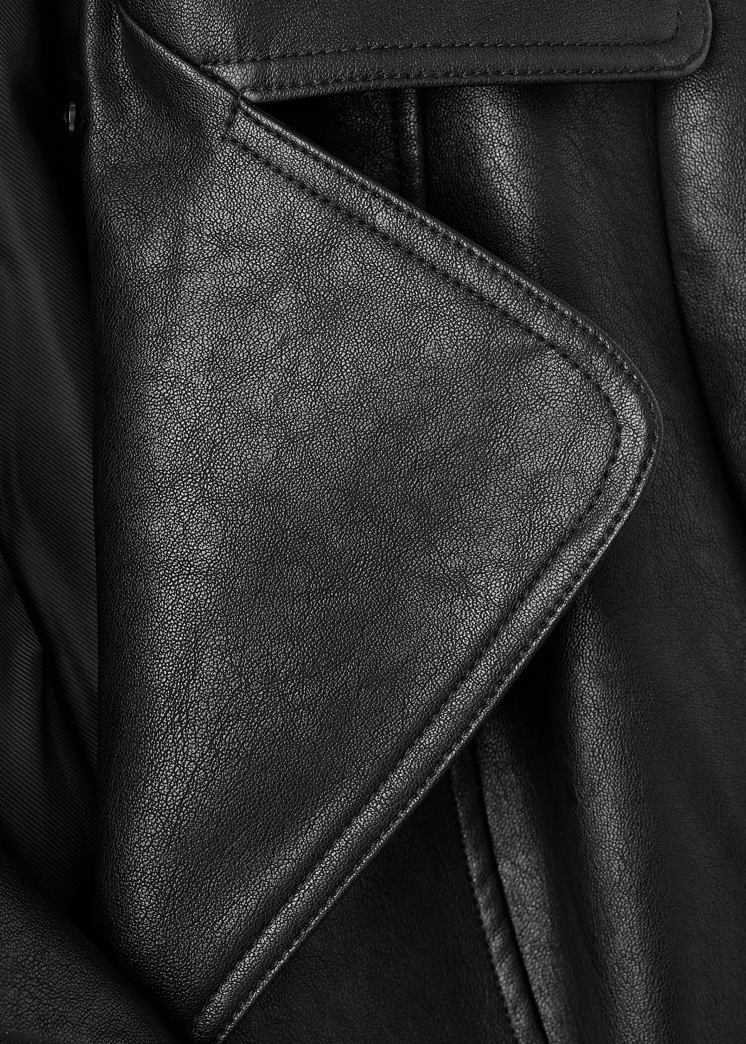 Faux leather coat with fur collar - Details of the article 0