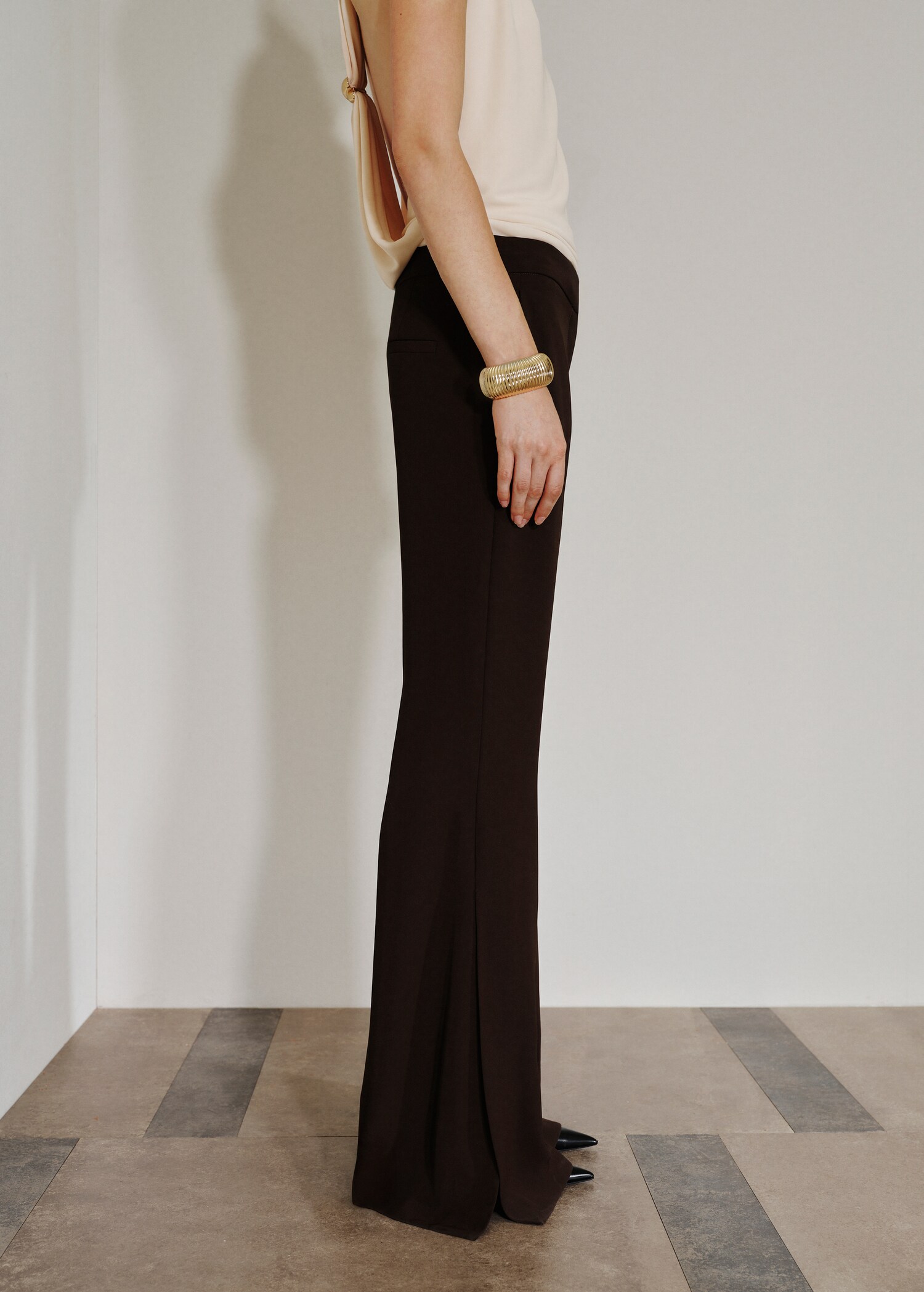 사이드 슬릿 시어 트라우저 - 중간 평면도