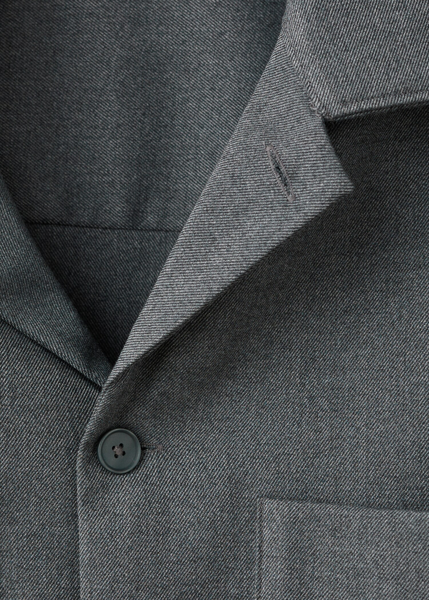 Fluid overshirt with pockets - Details of the article 8