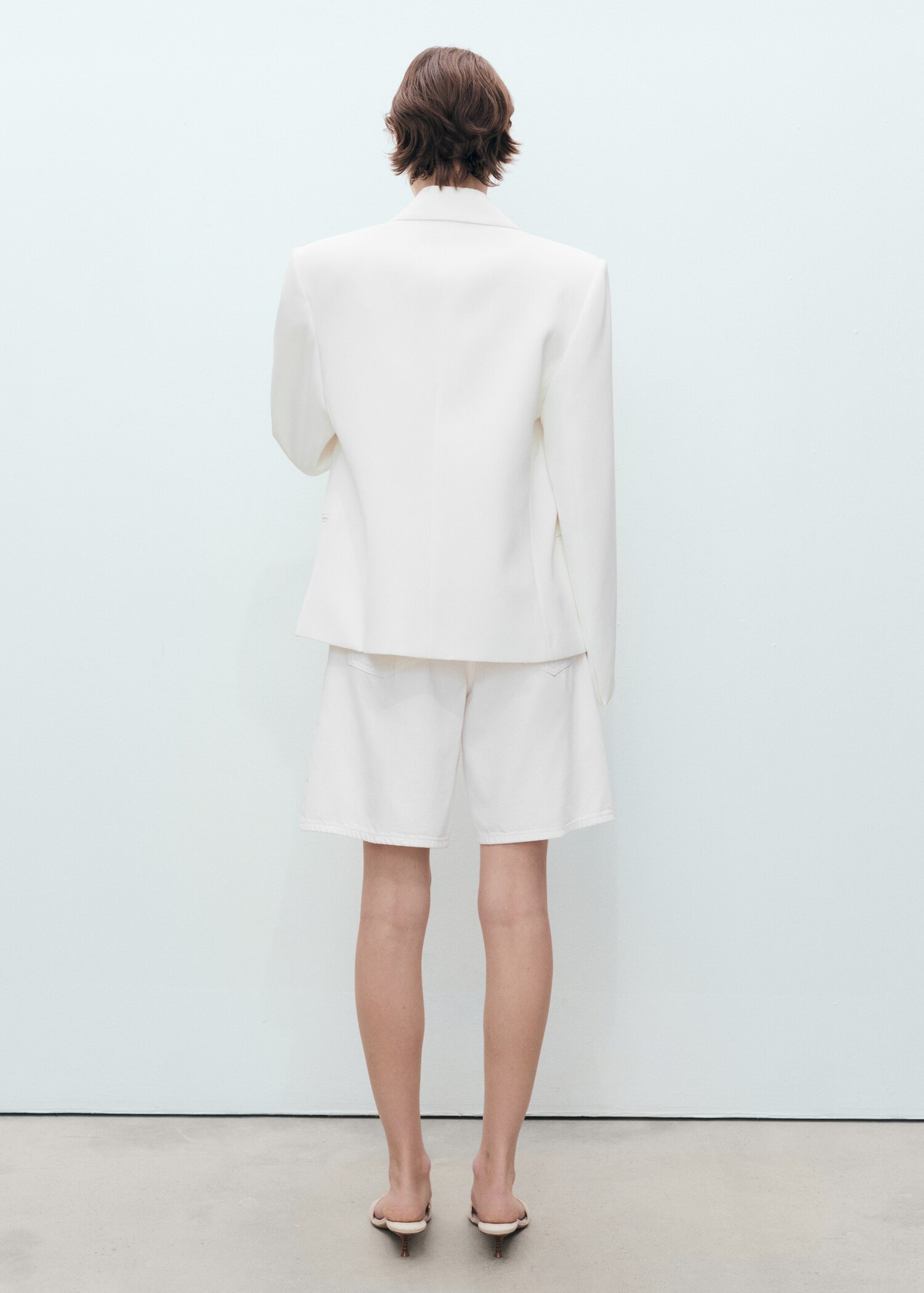 High-waist straight-fit denim shorts - Reverse of the article