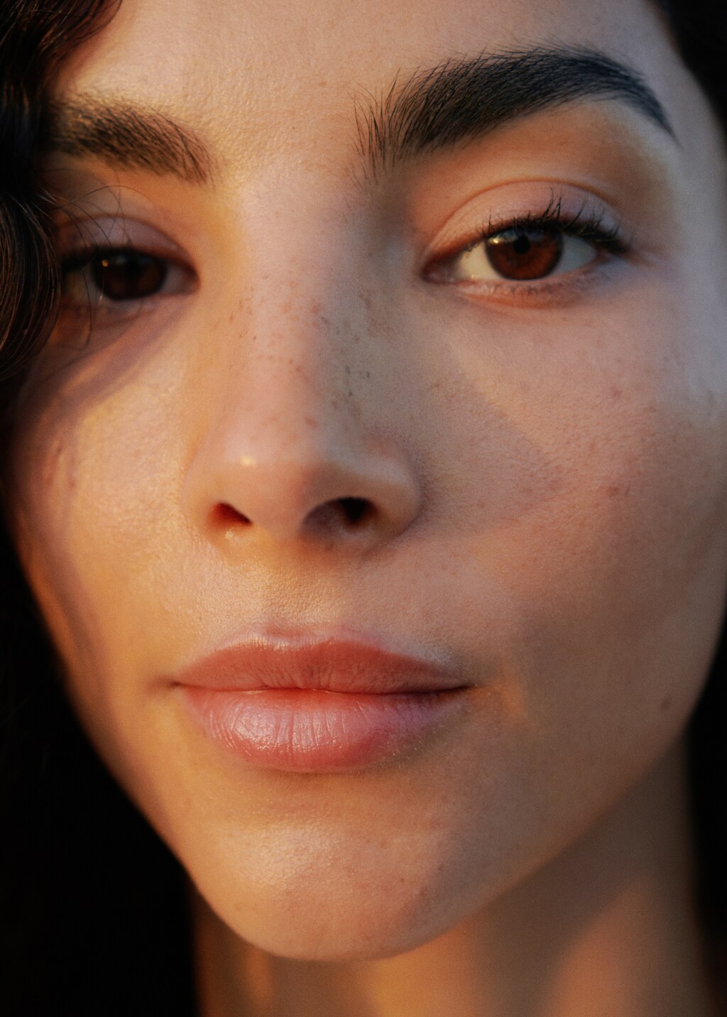 Ribbed dress with asymmetrical sleeves