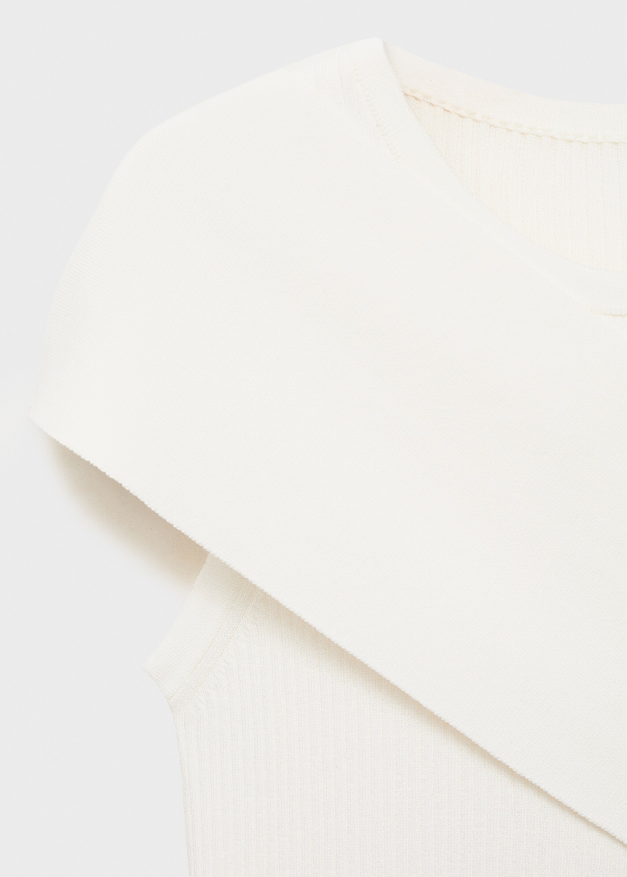 Ribbed dress with asymmetrical sleeves - Details of the article 8, White. Ref: 17052926-01.