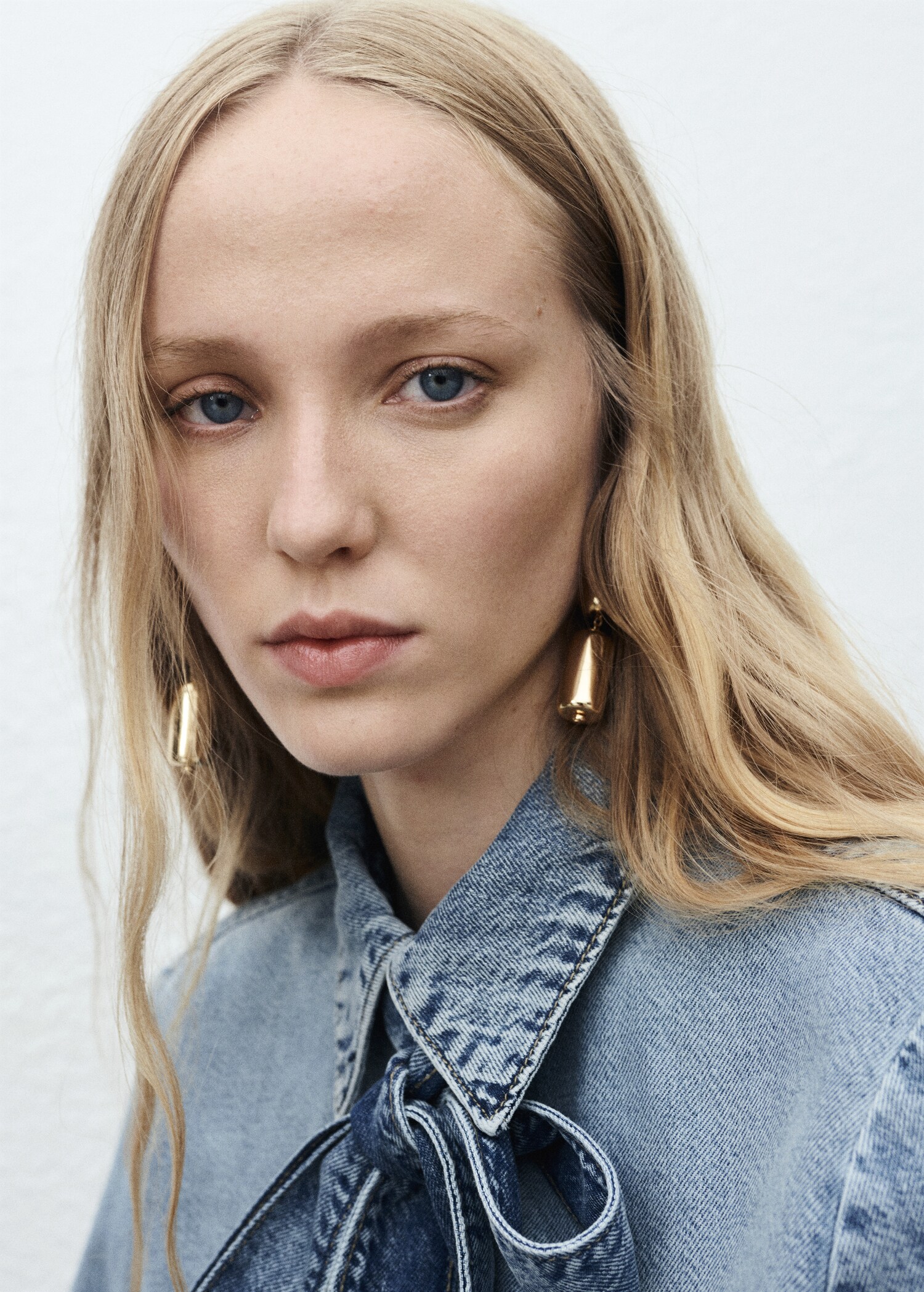 Denim shirt with bow - Details of the article 1