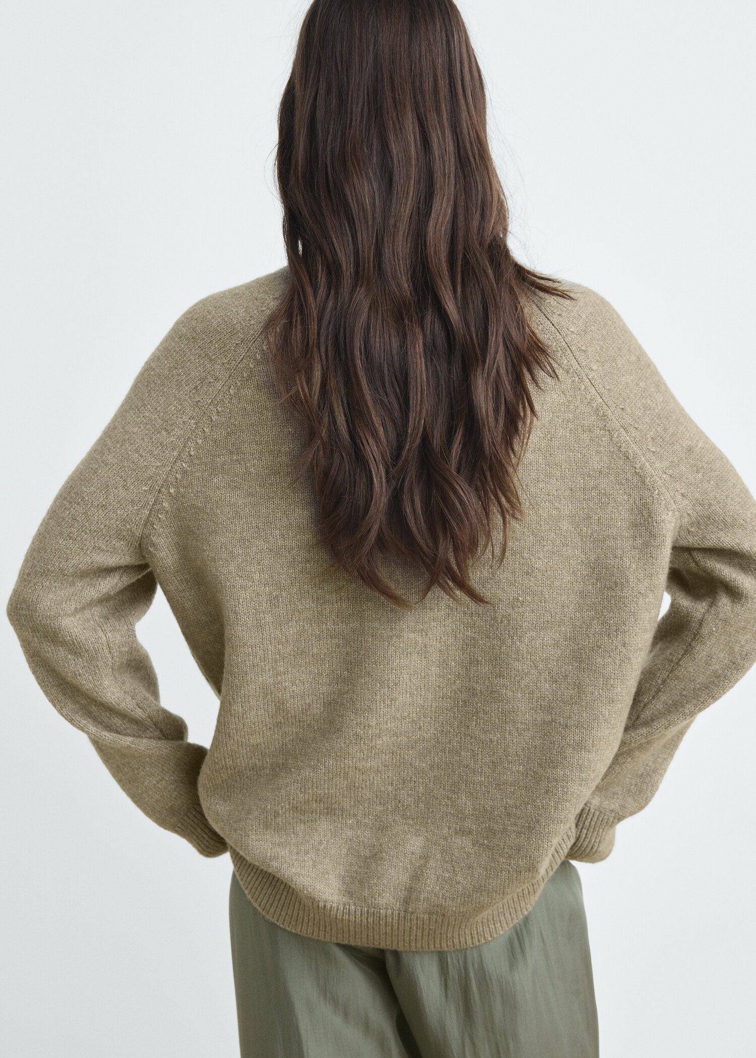 Round-neck knitted sweater - Reverse of the article