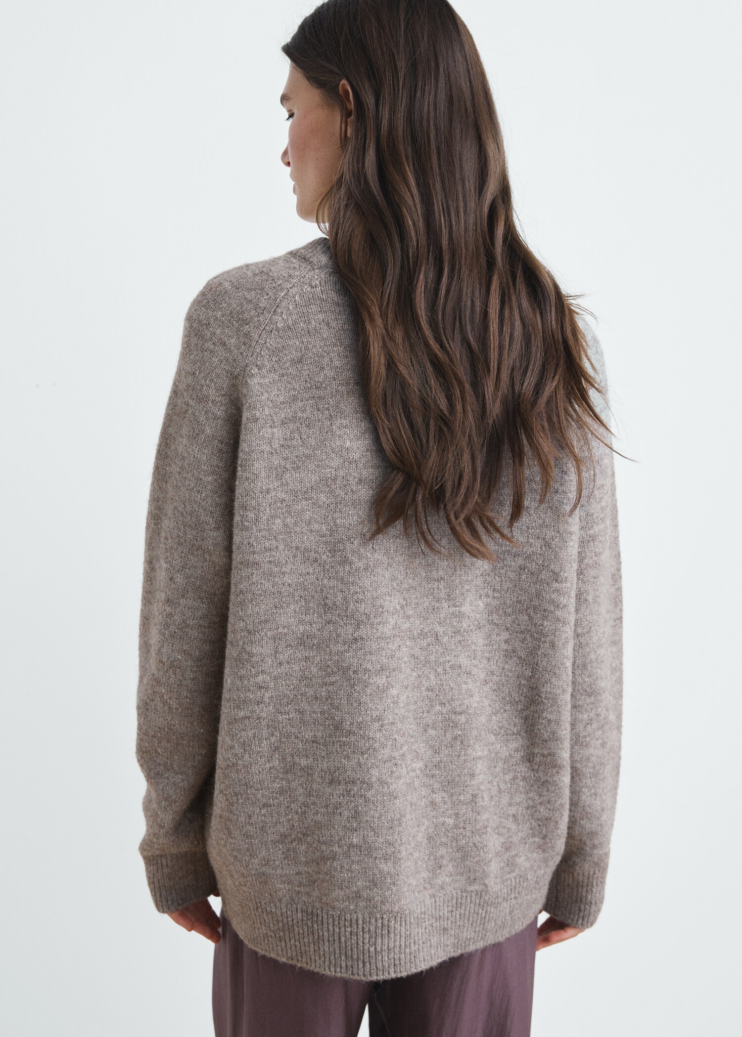 Round-neck knitted sweater - Reverse of the article