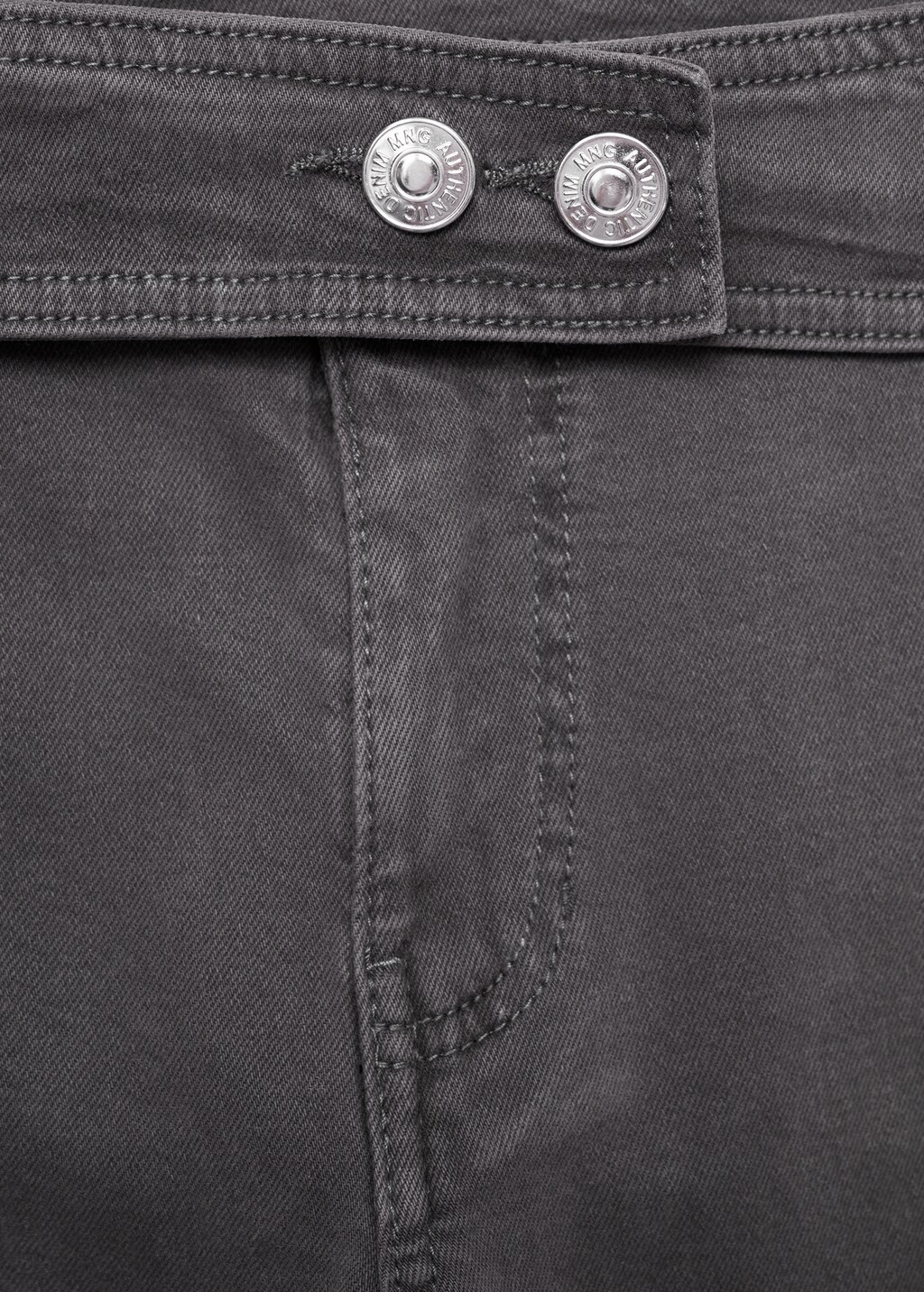 Straight-leg jeans with belt