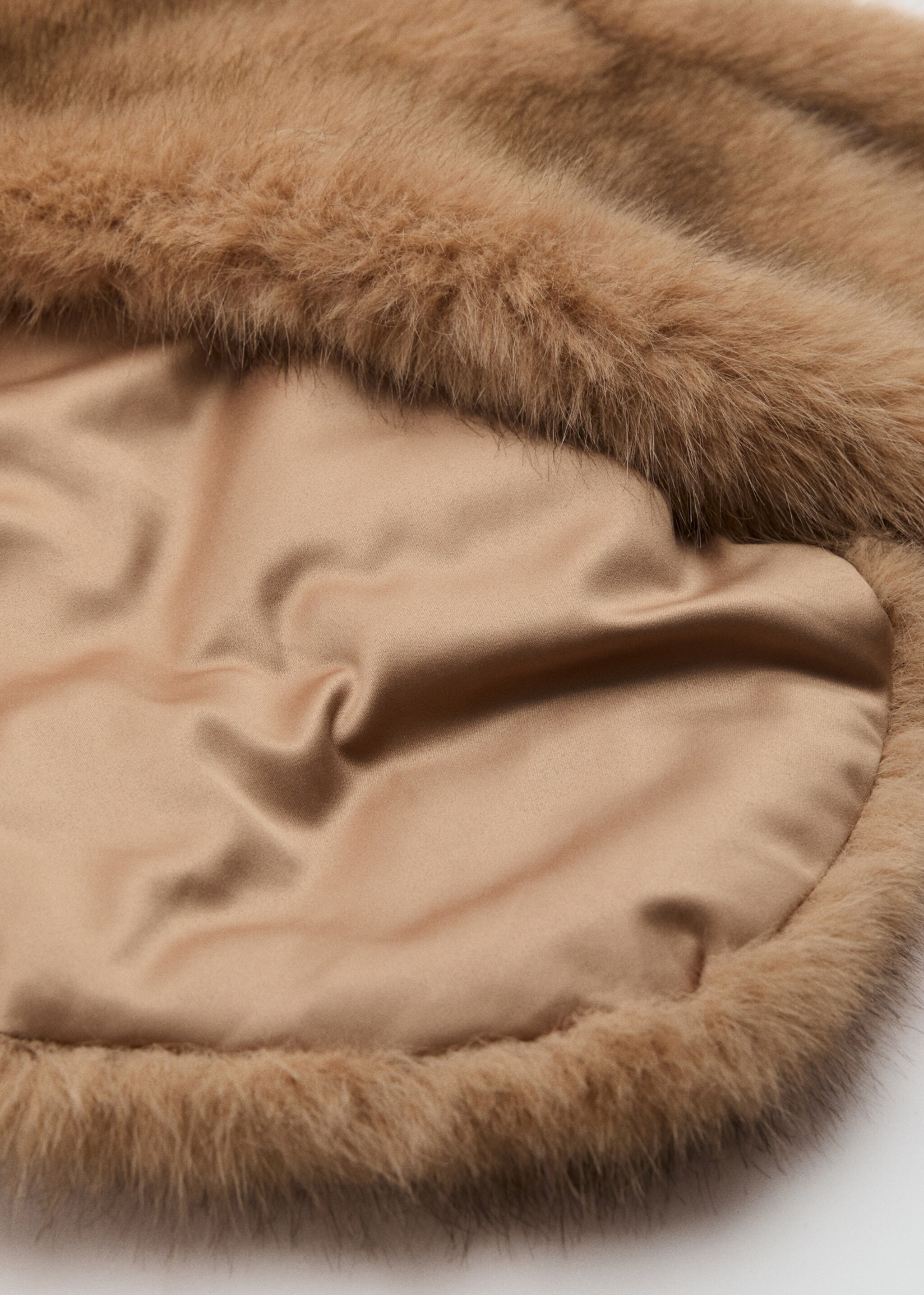 Fur-effect scarf - Medium plane, Brown. Ref: 17056354-01.