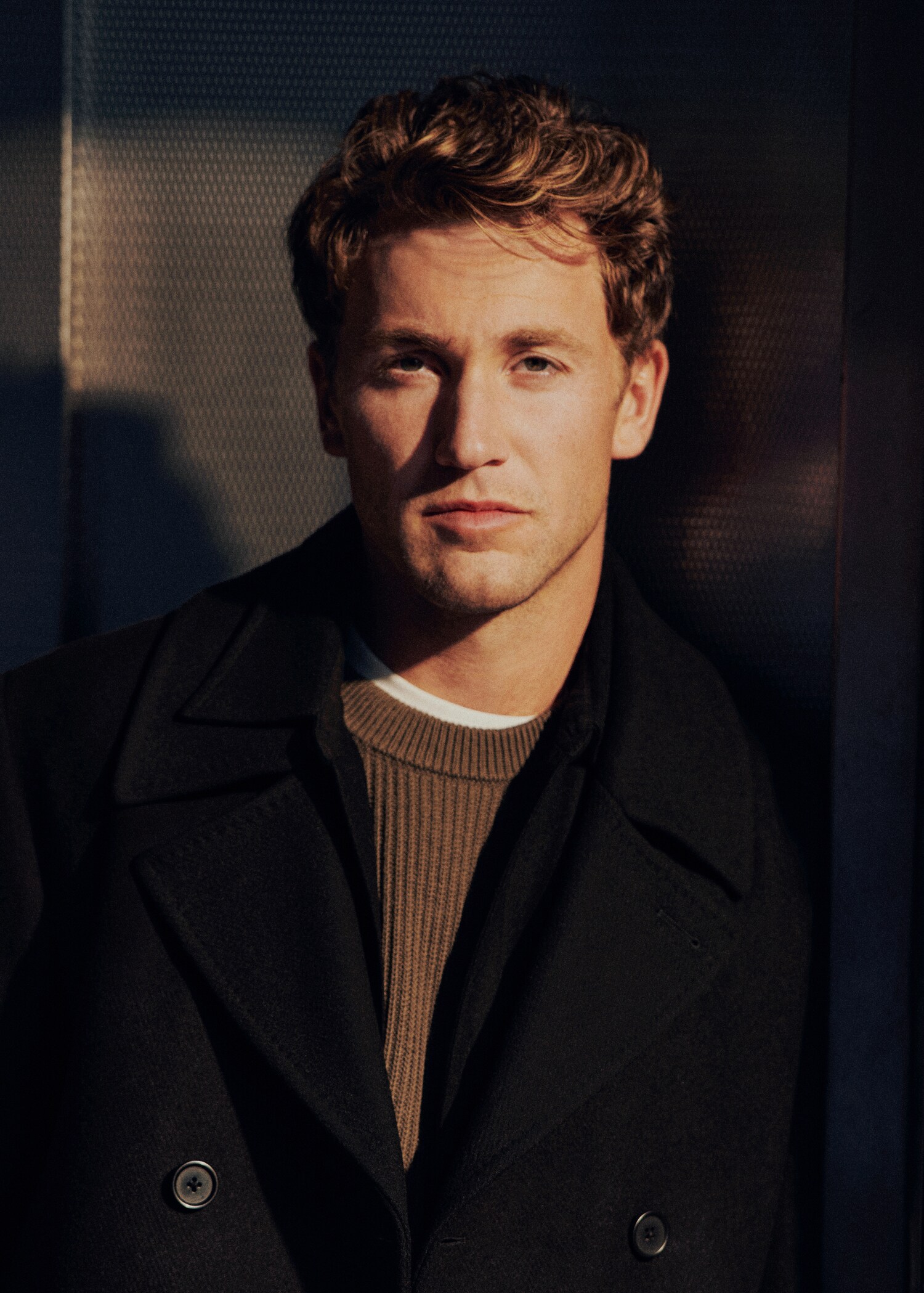 Wool double-breasted coat with buttons - Details of the article 3