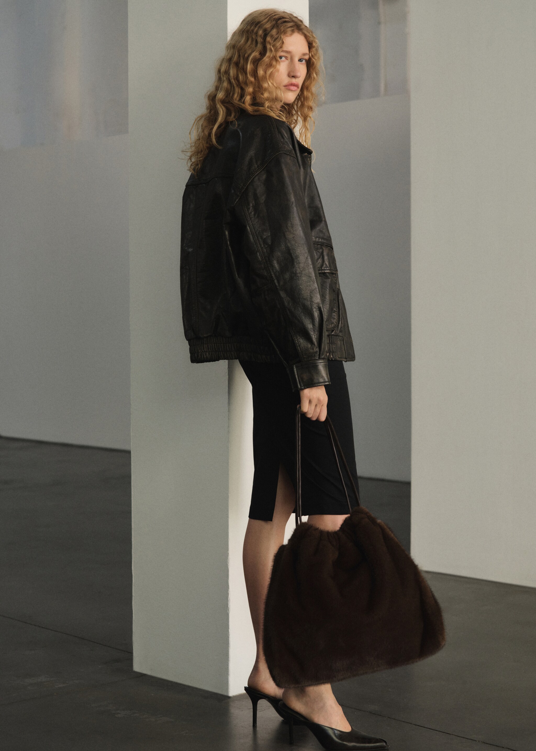 Bolso hombro efecto pelo - Plano medio, Chocolate. Ref: 17057126-01.