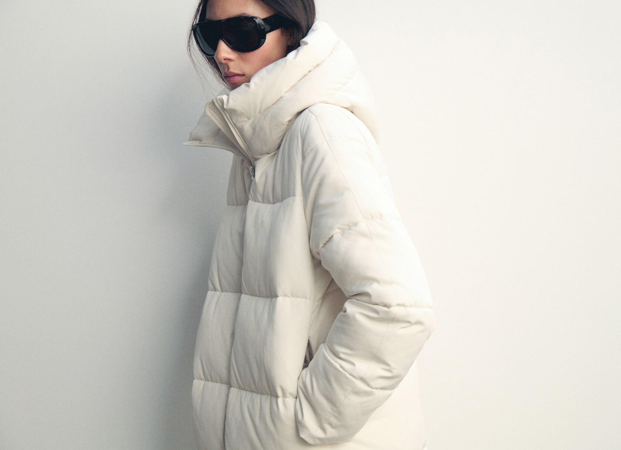 Long padded anorak with hood - Details of the article 2