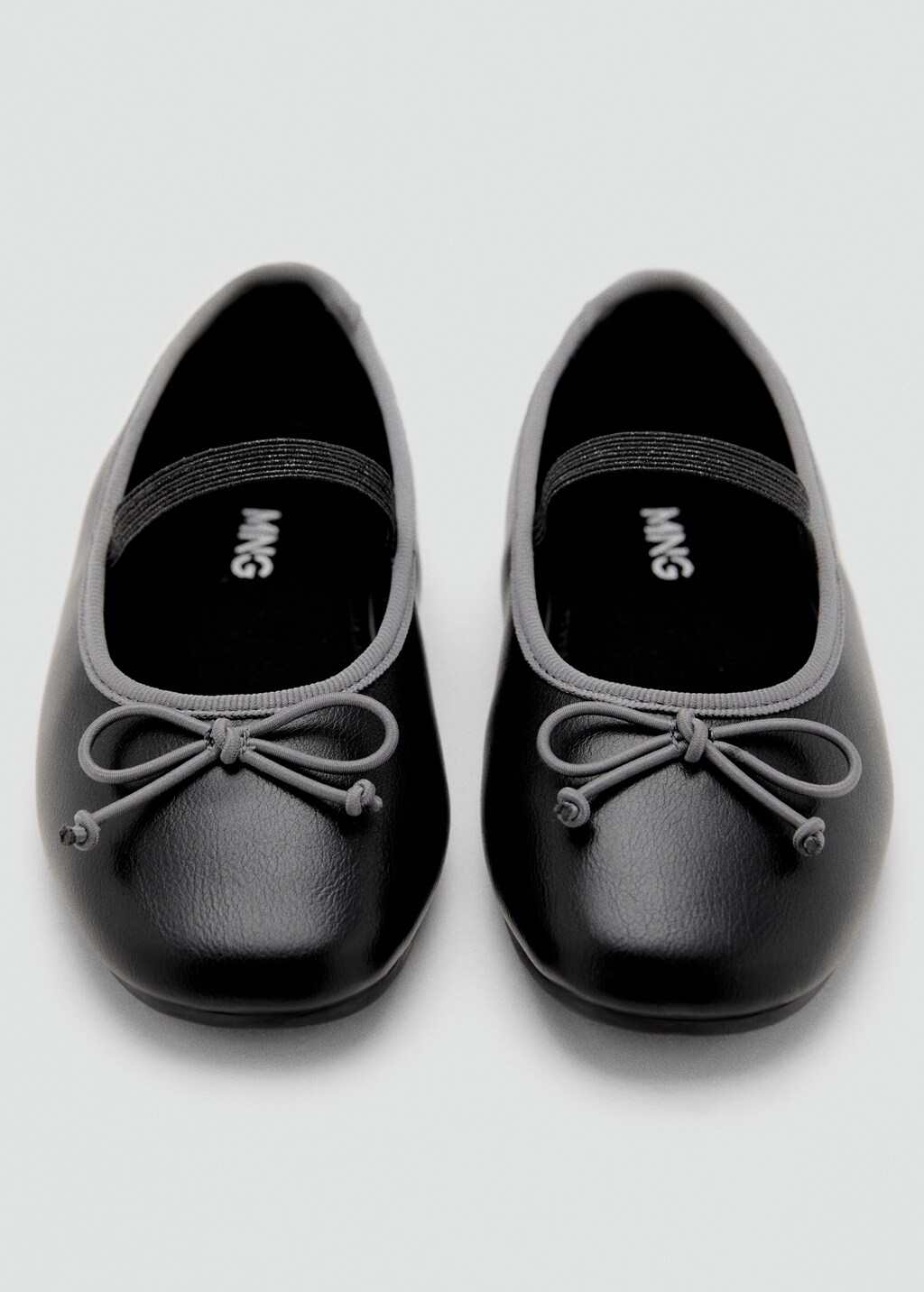 Two-tone ballet flats with bow