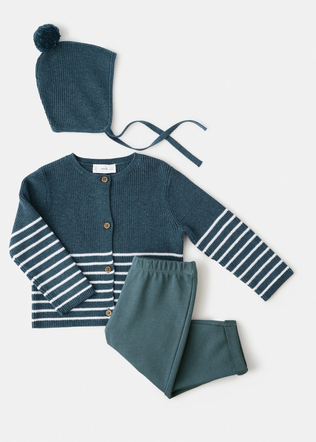 Knitted bonnet with tassel