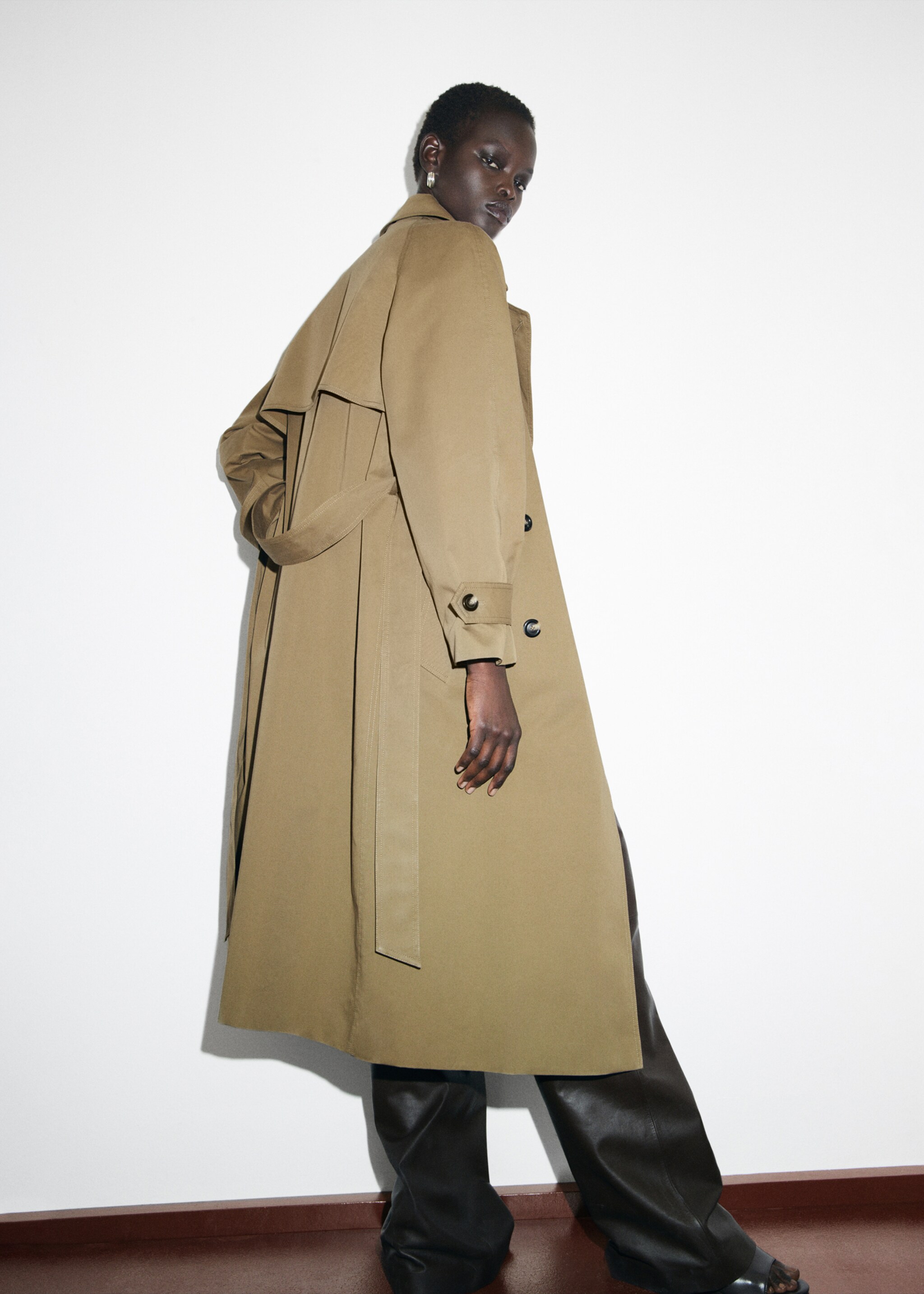 Long double-breasted trench coat - Reverse of the article, Khaki. Ref: 17064117-01.