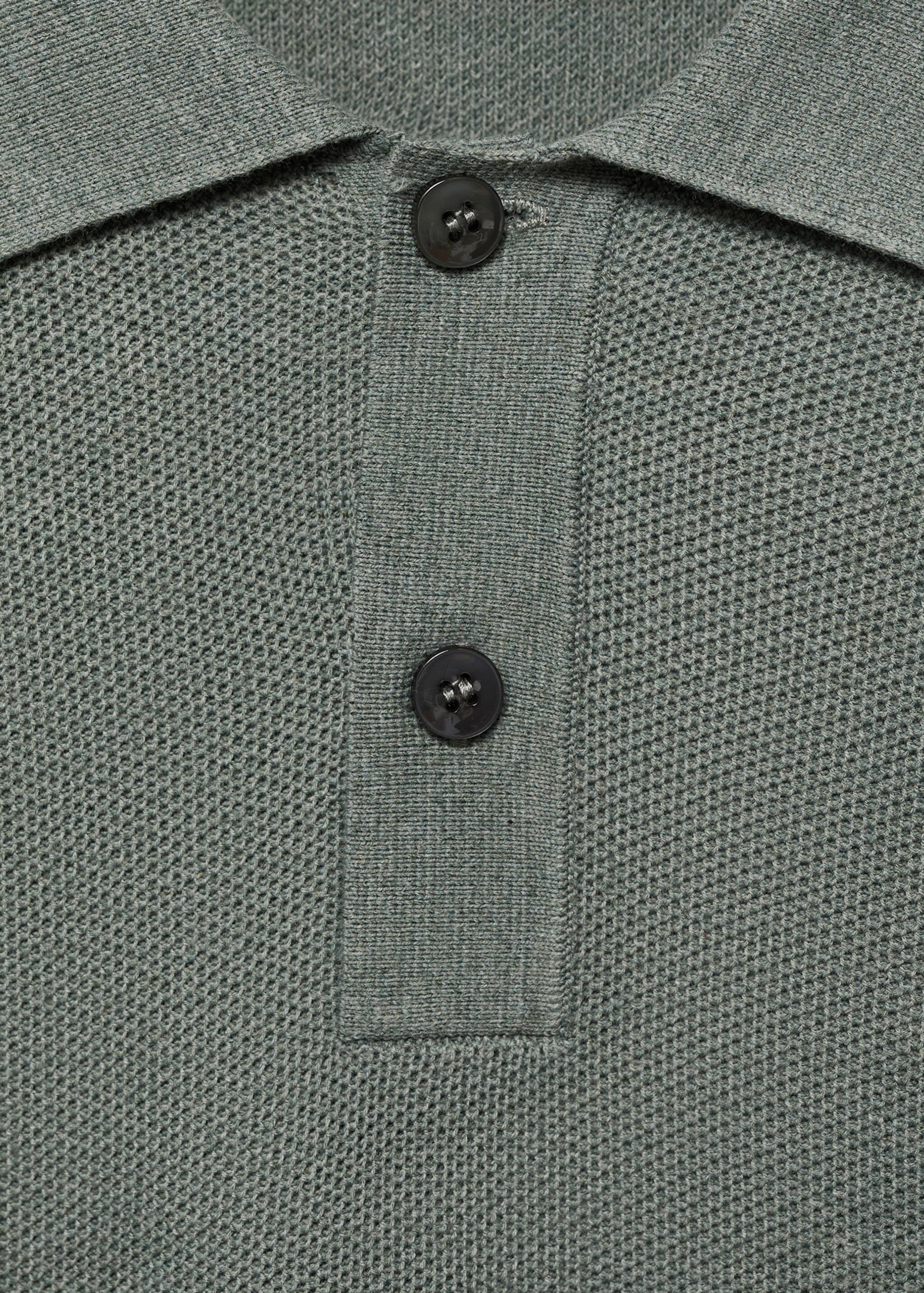 Katoenen polotrui met microstructuur - Detail van het artikel 8, Bosgroen. Ref: 17065145-01.