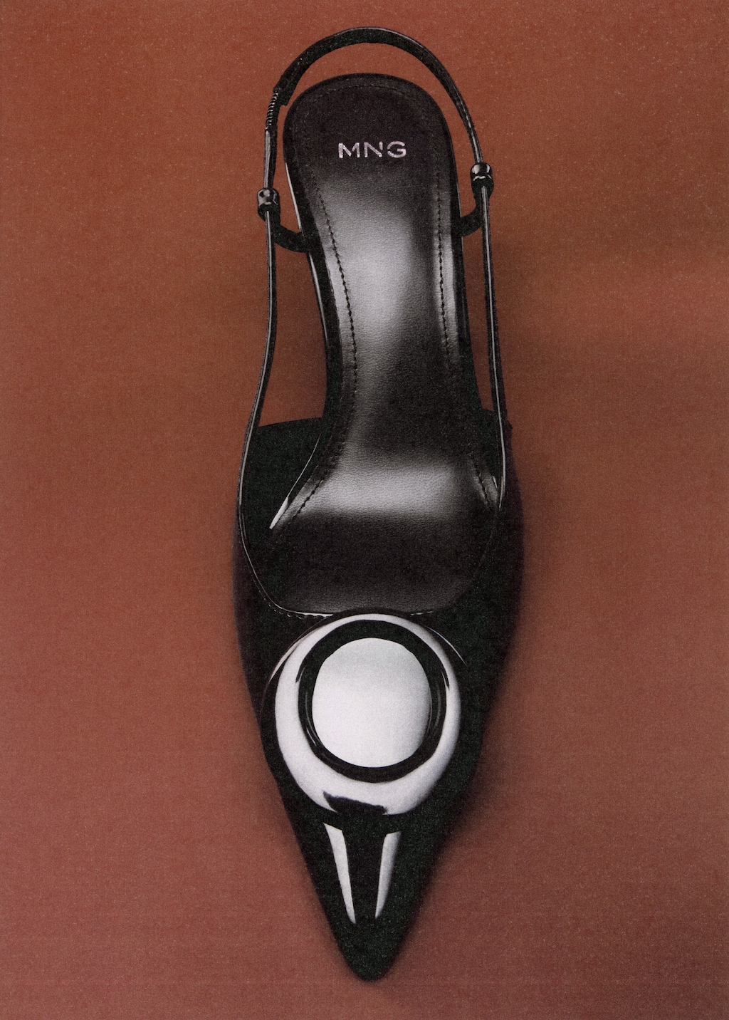 Patent leather high-heeled shoes with ring detail