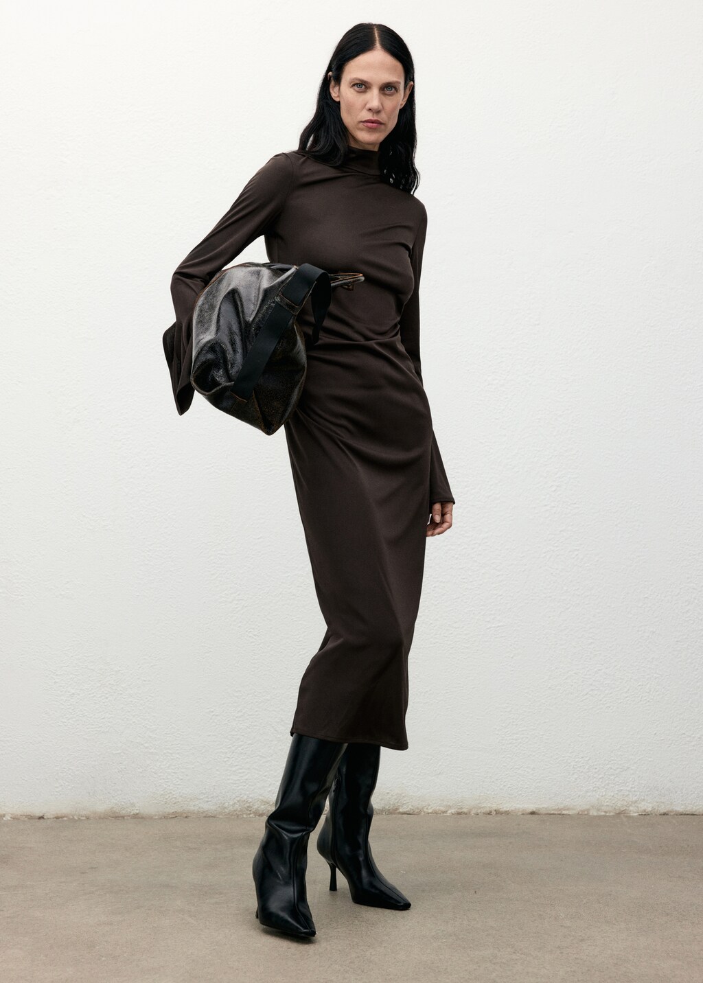 Fitted dress with bell sleeves