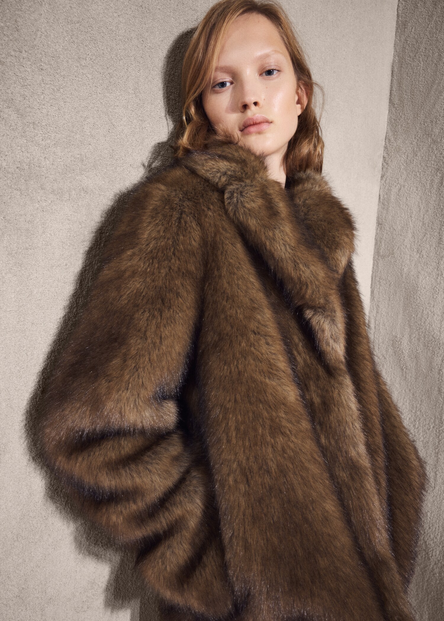 Faux-fur coat with lapels - Details of the article 2