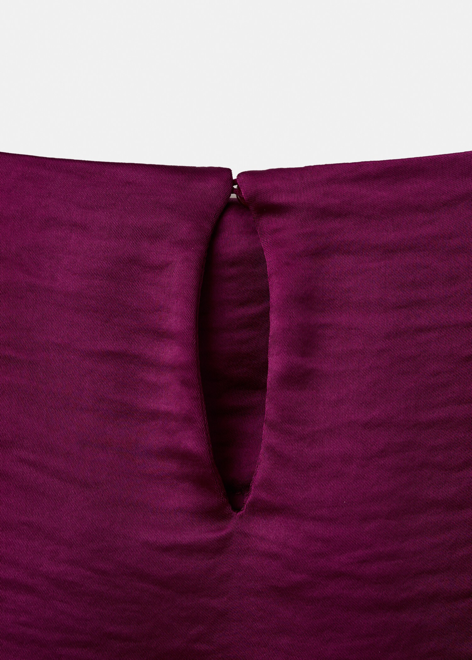 Satin dress with creased effect - Details of the article 8